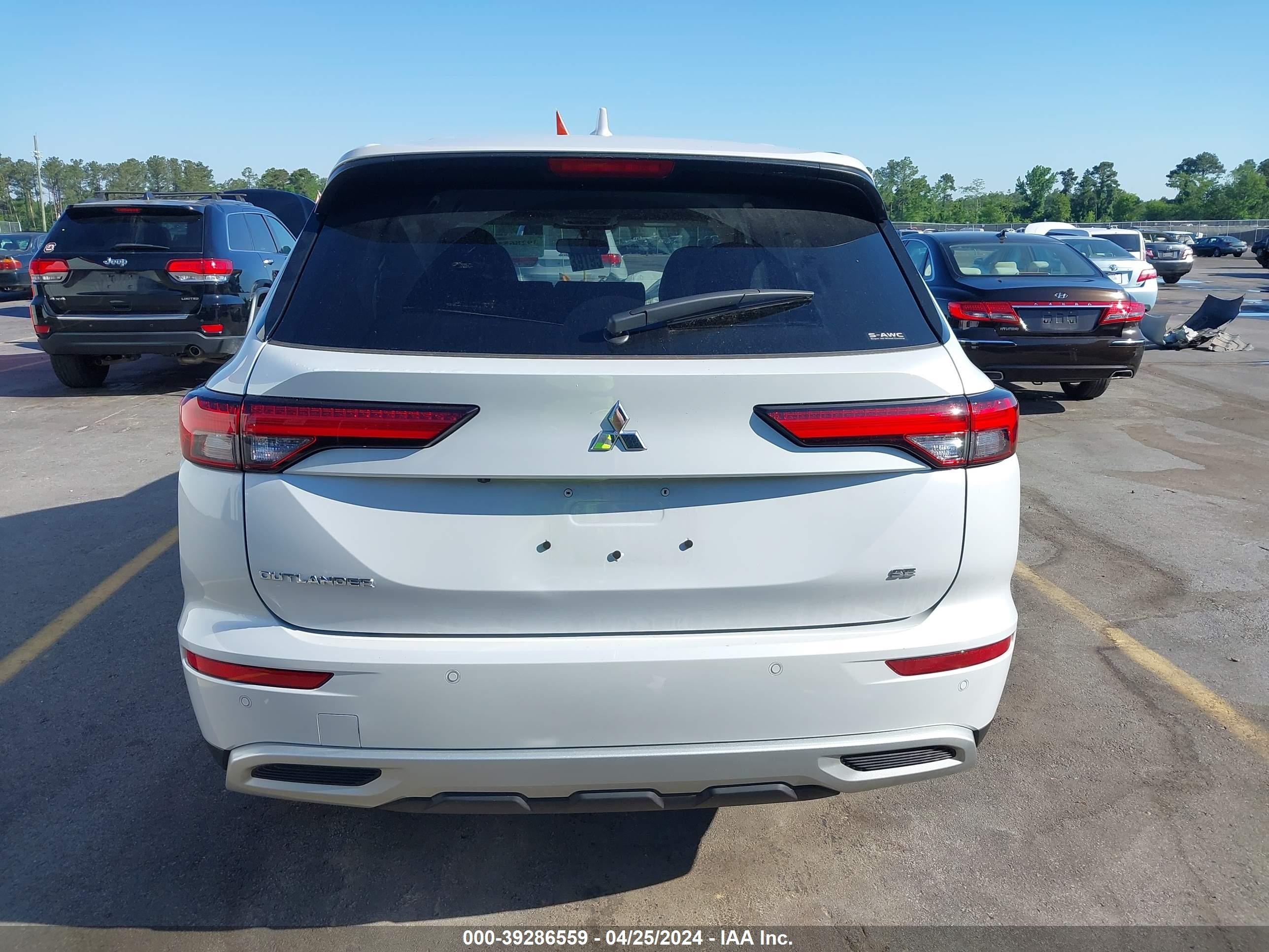 Photo 15 VIN: JA4J4VA8XRZ037053 - MITSUBISHI OUTLANDER 