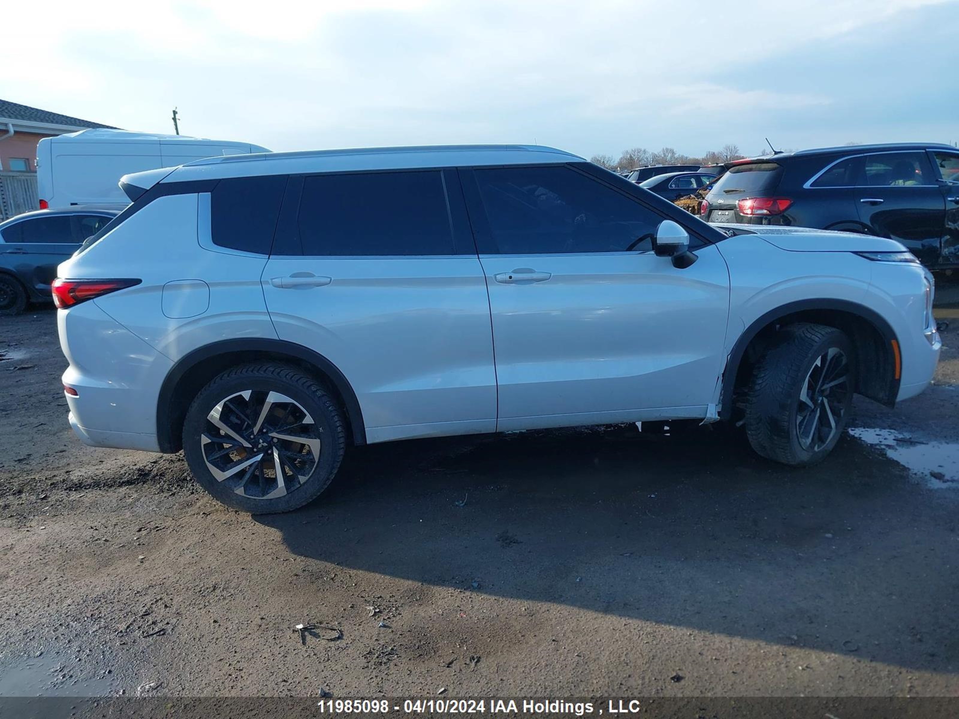 Photo 12 VIN: JA4J4WA80RZ605624 - MITSUBISHI OUTLANDER 