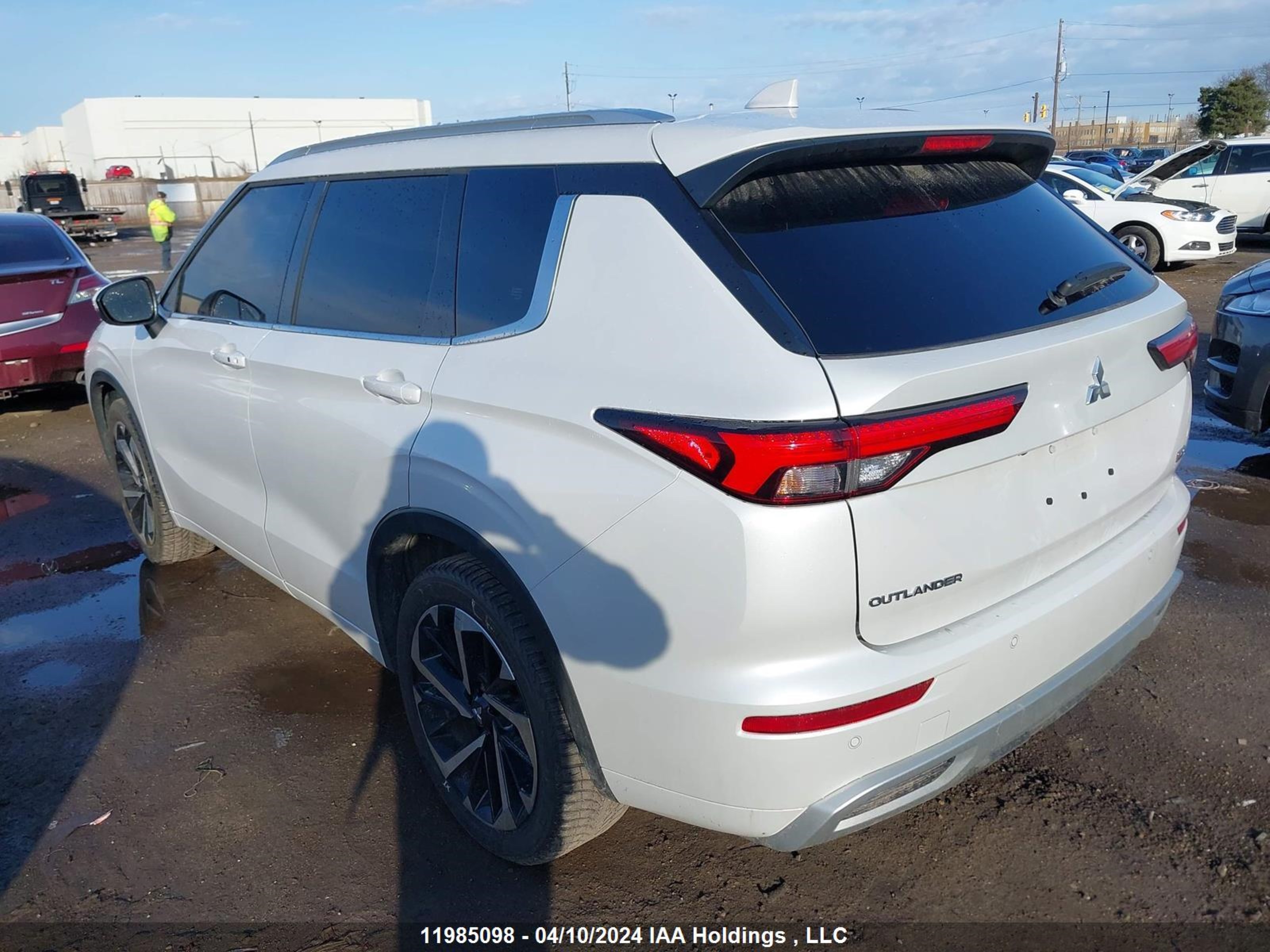 Photo 2 VIN: JA4J4WA80RZ605624 - MITSUBISHI OUTLANDER 