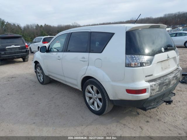 Photo 2 VIN: JA4JS4AX0AZ003781 - MITSUBISHI OUTLANDER 