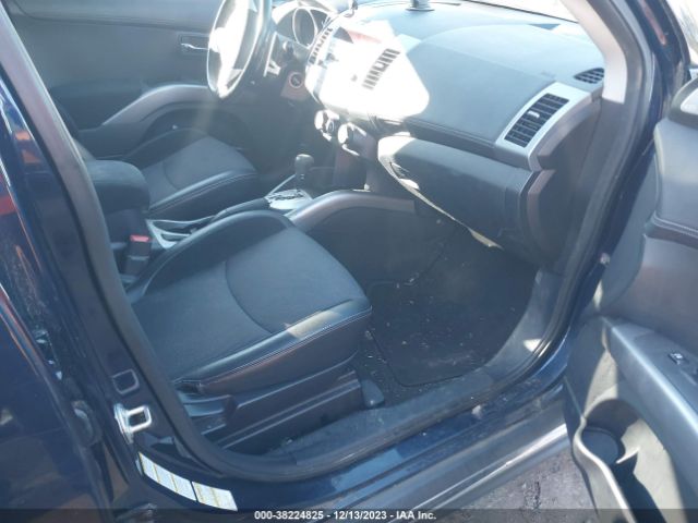 Photo 4 VIN: JA4JT3AW0BU037295 - MITSUBISHI OUTLANDER 