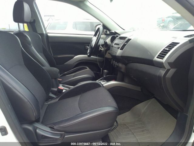 Photo 4 VIN: JA4JT3AW4AZ012059 - MITSUBISHI OUTLANDER 