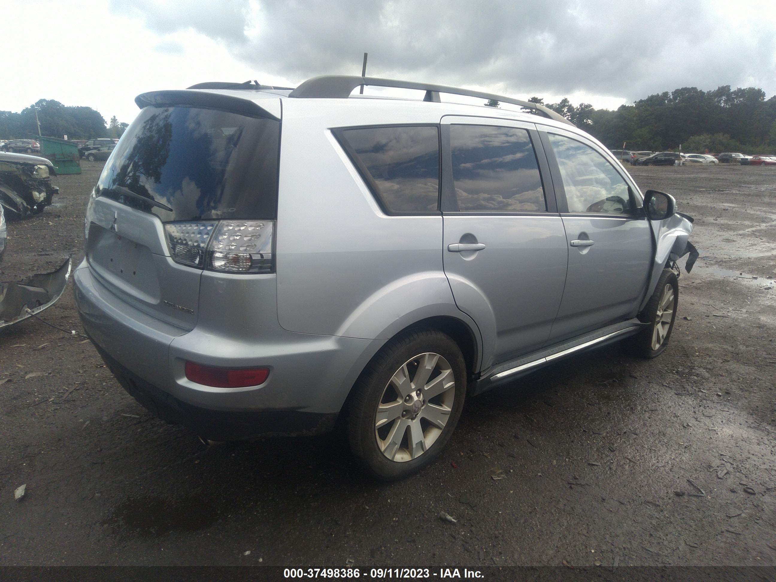 Photo 3 VIN: JA4JT3AW6AZ009938 - MITSUBISHI OUTLANDER 