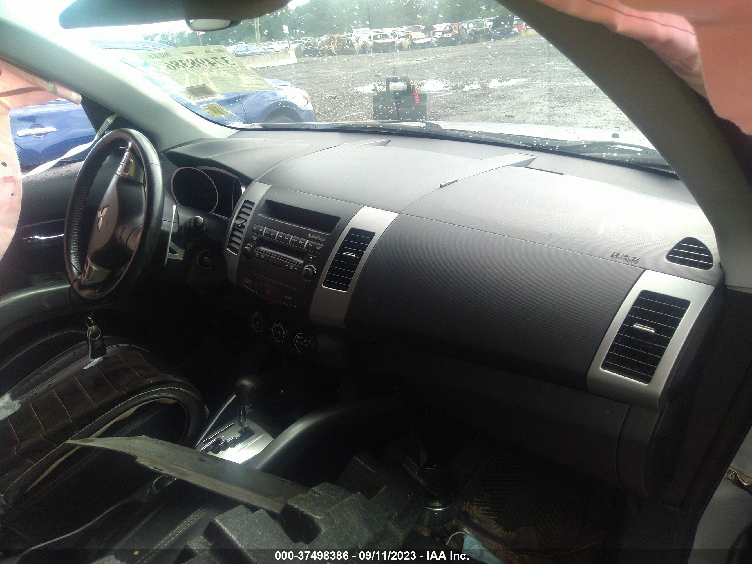 Photo 4 VIN: JA4JT3AW6AZ009938 - MITSUBISHI OUTLANDER 