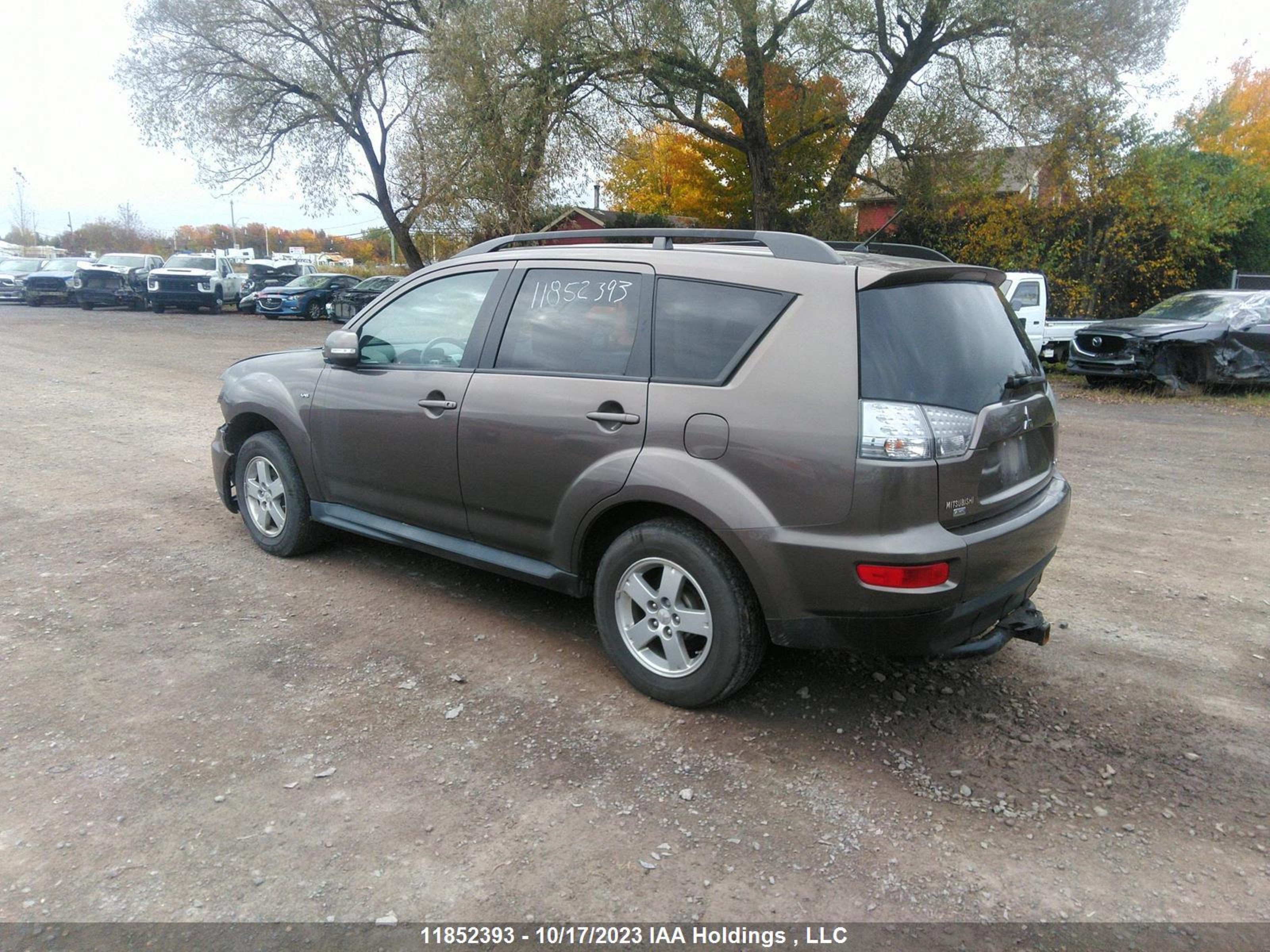 Photo 2 VIN: JA4JT3AX7BU609620 - MITSUBISHI OUTLANDER 