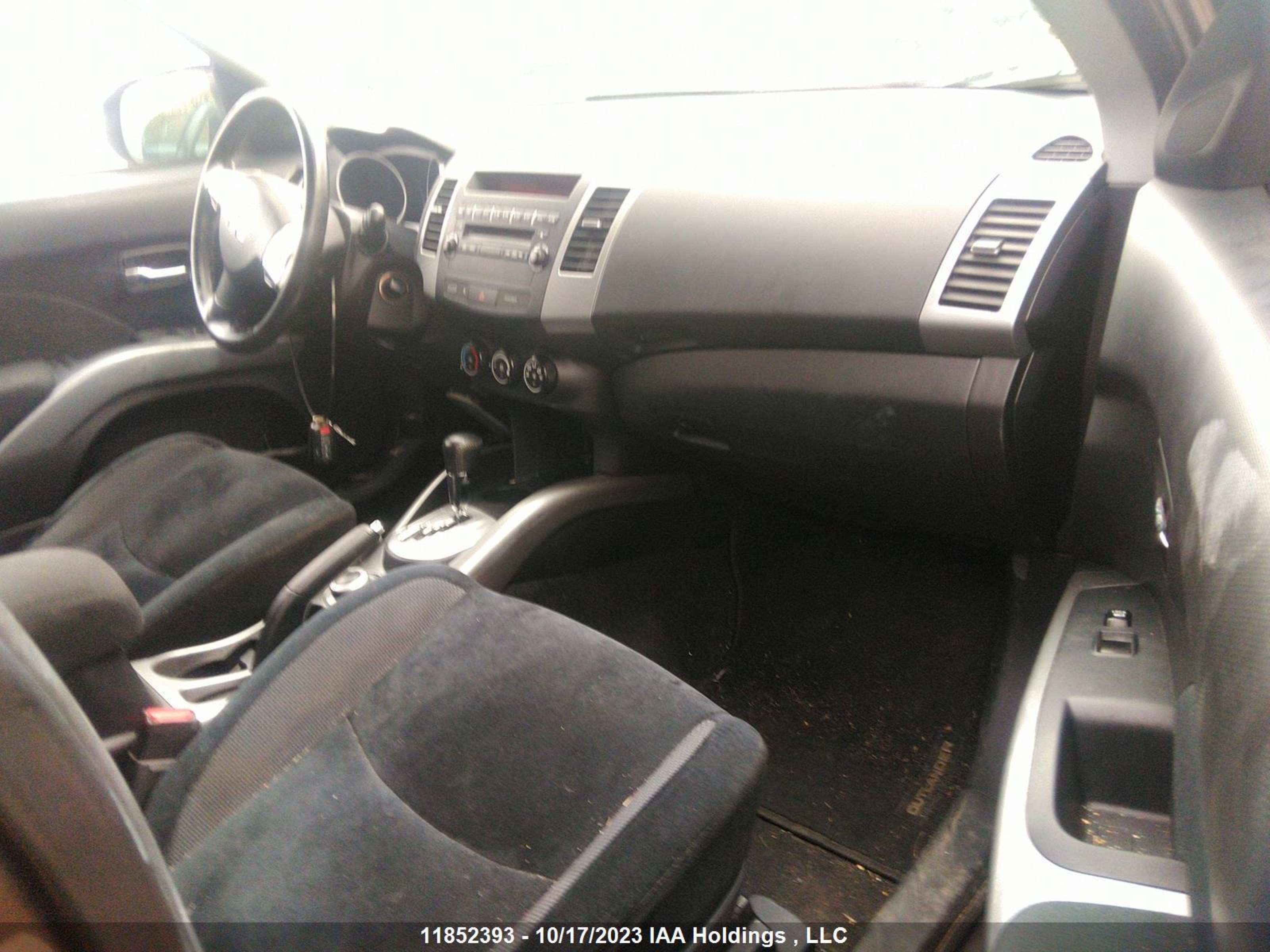 Photo 4 VIN: JA4JT3AX7BU609620 - MITSUBISHI OUTLANDER 