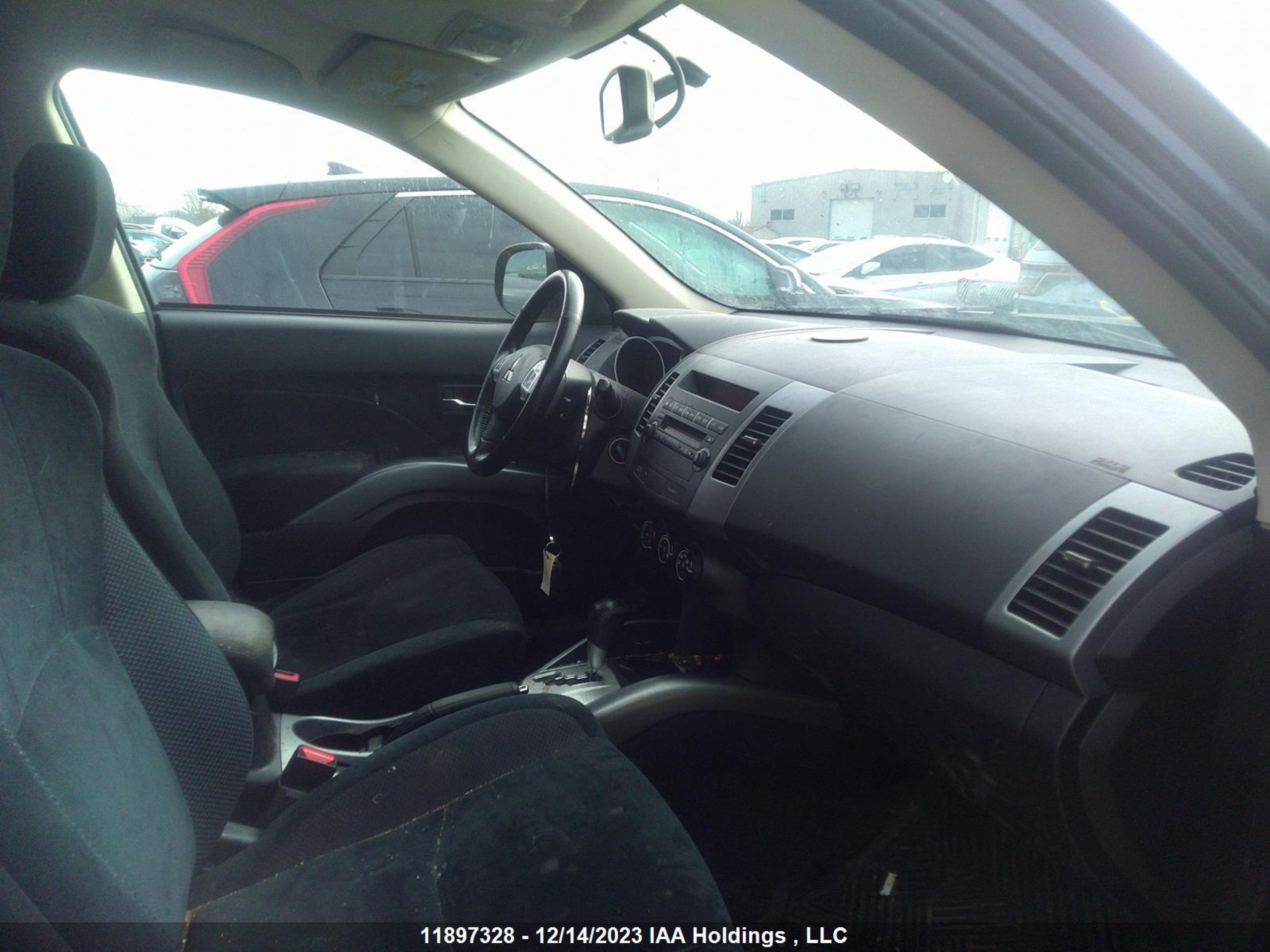 Photo 4 VIN: JA4JT3AXXDU601899 - MITSUBISHI OUTLANDER 