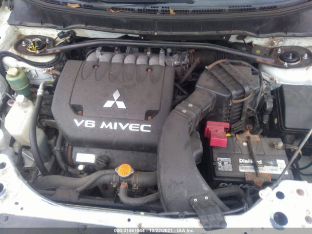 Photo 9 VIN: JA4JT4AX0AZ006953 - MITSUBISHI OUTLANDER 