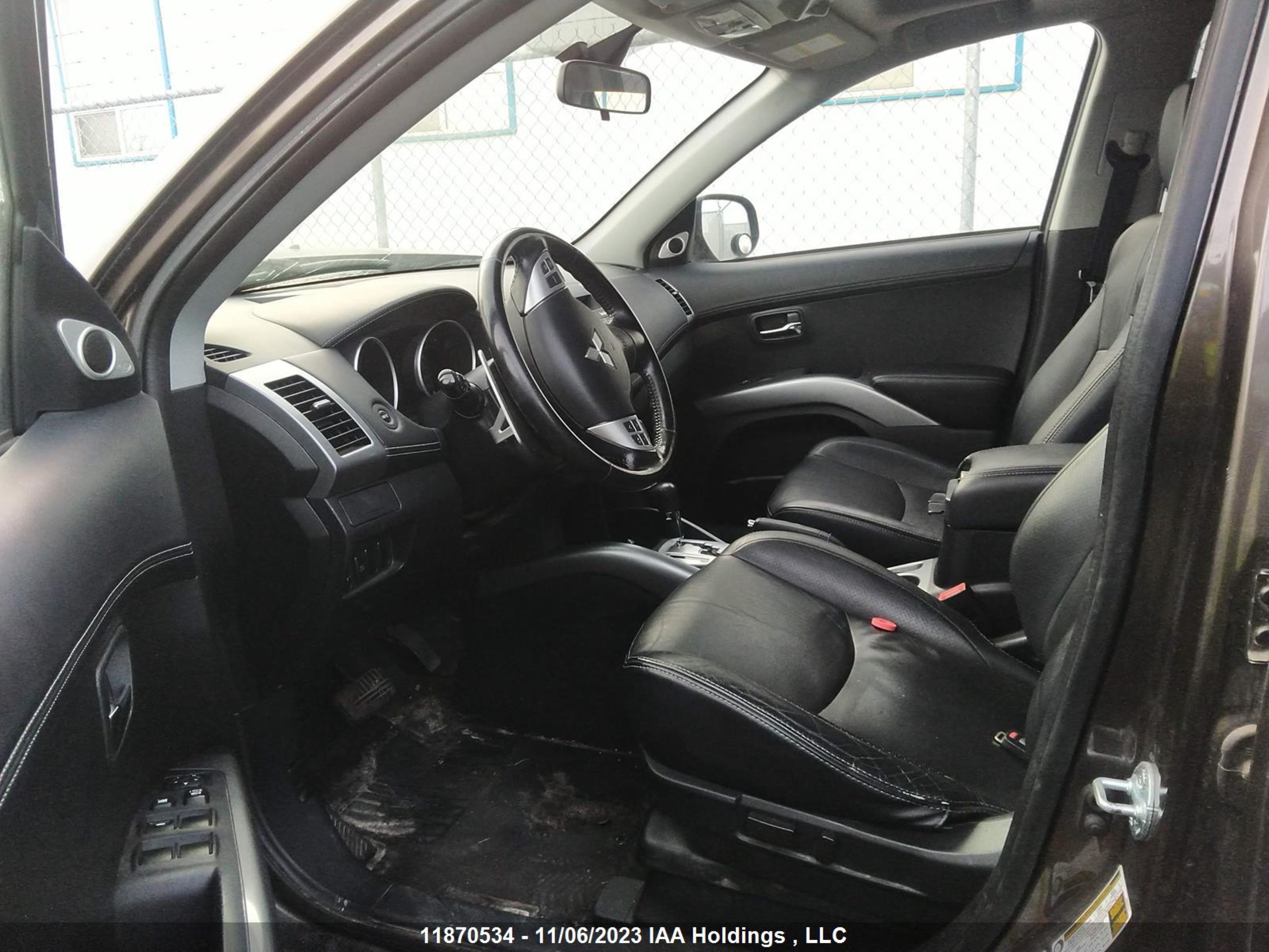 Photo 4 VIN: JA4JT5AX0AZ603980 - MITSUBISHI OUTLANDER 