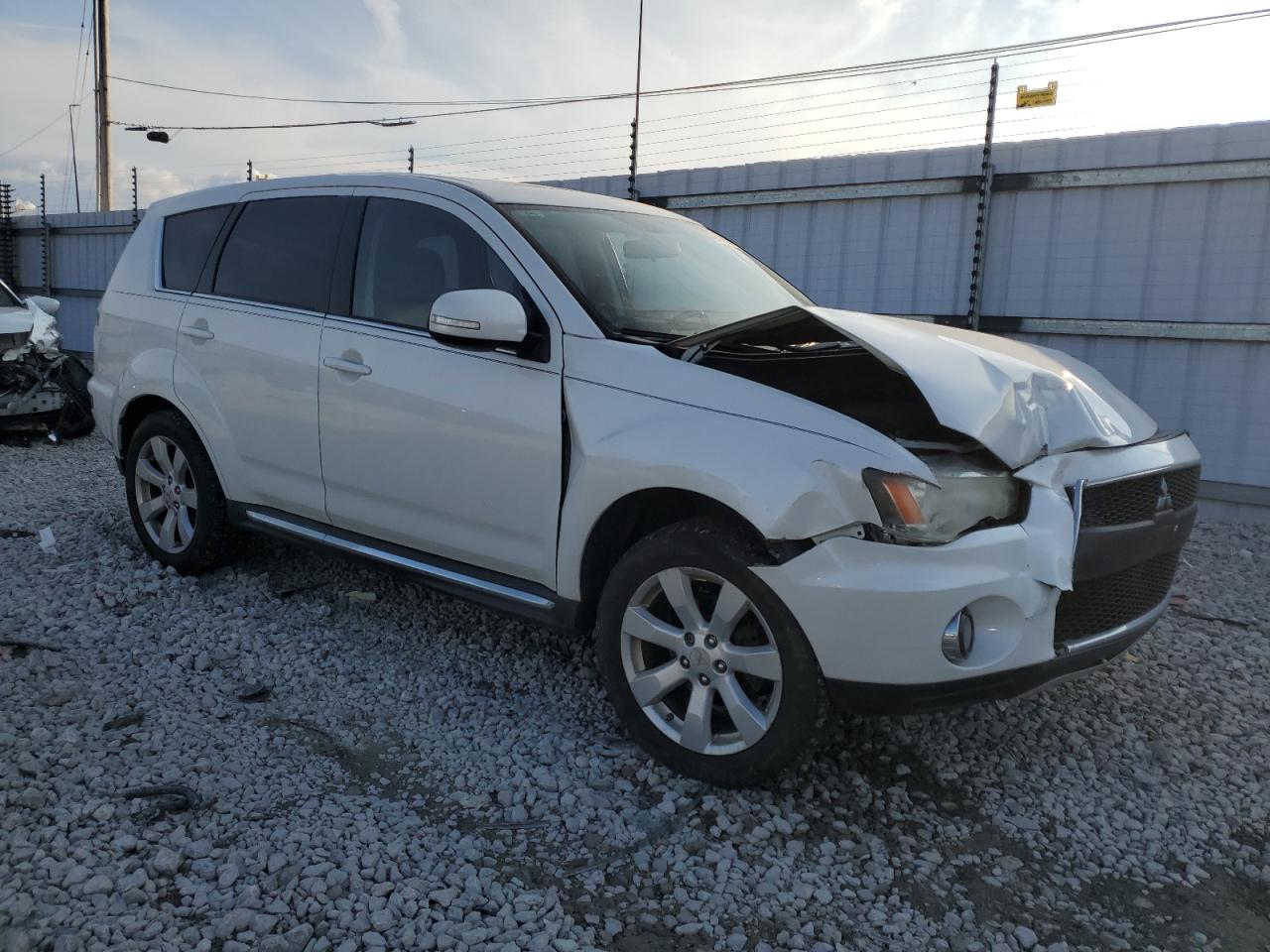 Photo 3 VIN: JA4JT5AX1AZ006014 - MITSUBISHI OUTLANDER 