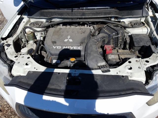 Photo 6 VIN: JA4JT5AX2AZ003641 - MITSUBISHI OUTLANDER 