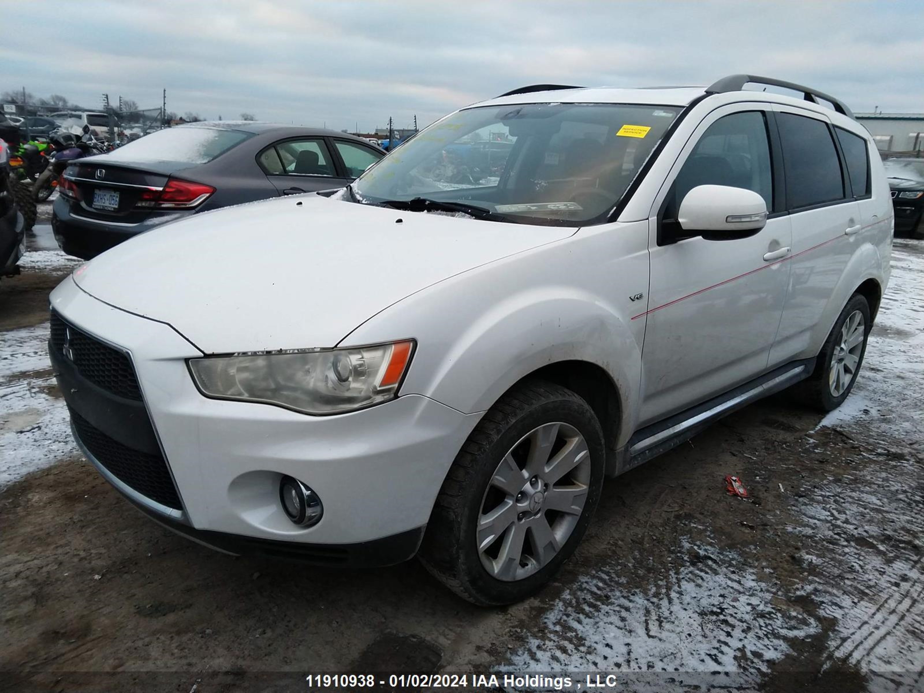 Photo 1 VIN: JA4JT5AX2BU605440 - MITSUBISHI OUTLANDER 