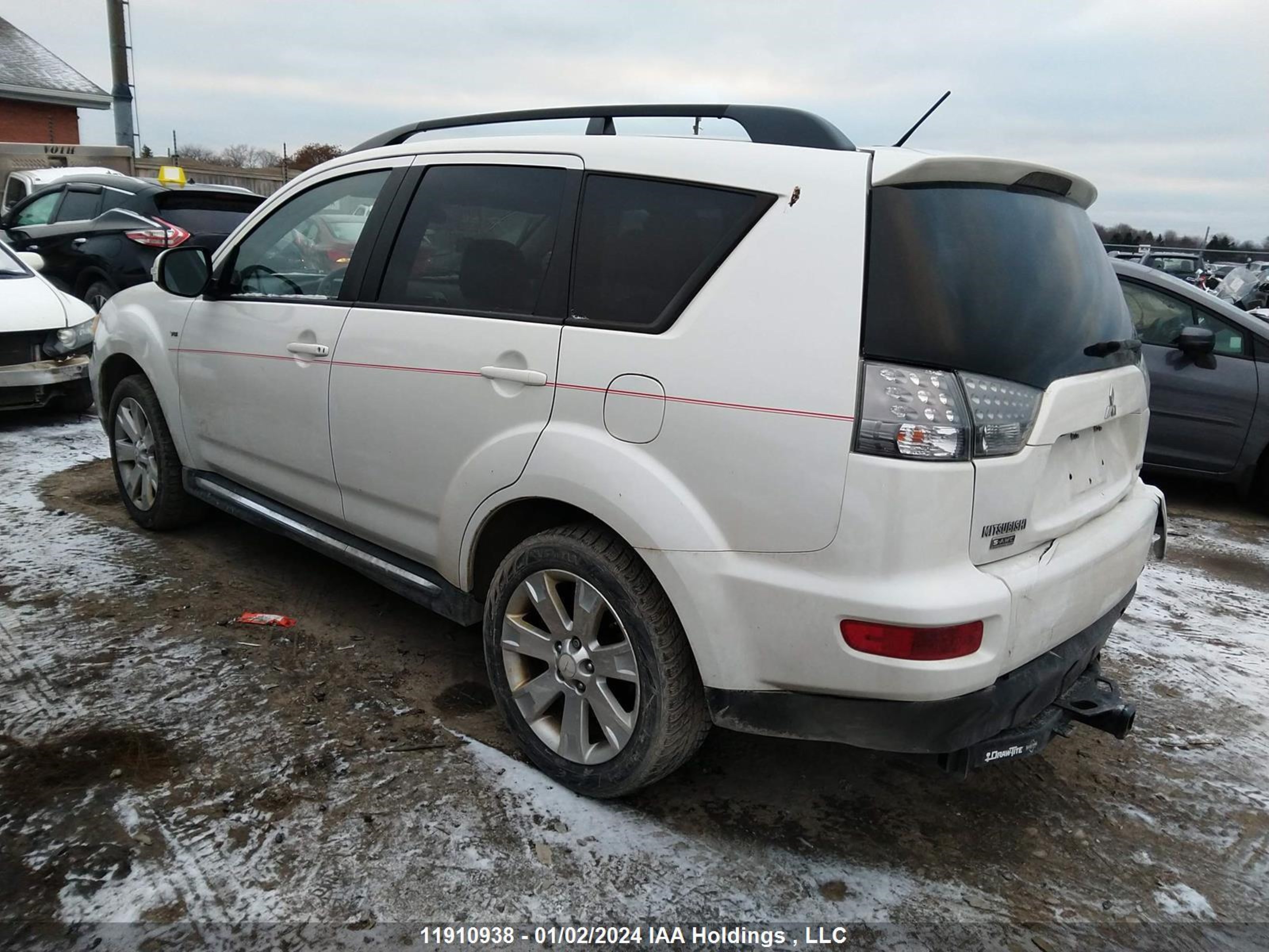 Photo 2 VIN: JA4JT5AX2BU605440 - MITSUBISHI OUTLANDER 