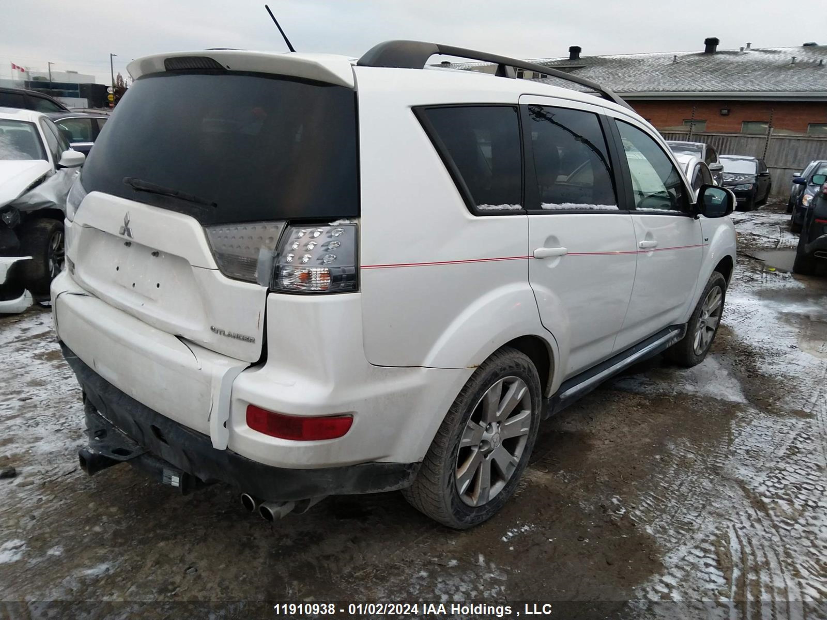 Photo 3 VIN: JA4JT5AX2BU605440 - MITSUBISHI OUTLANDER 