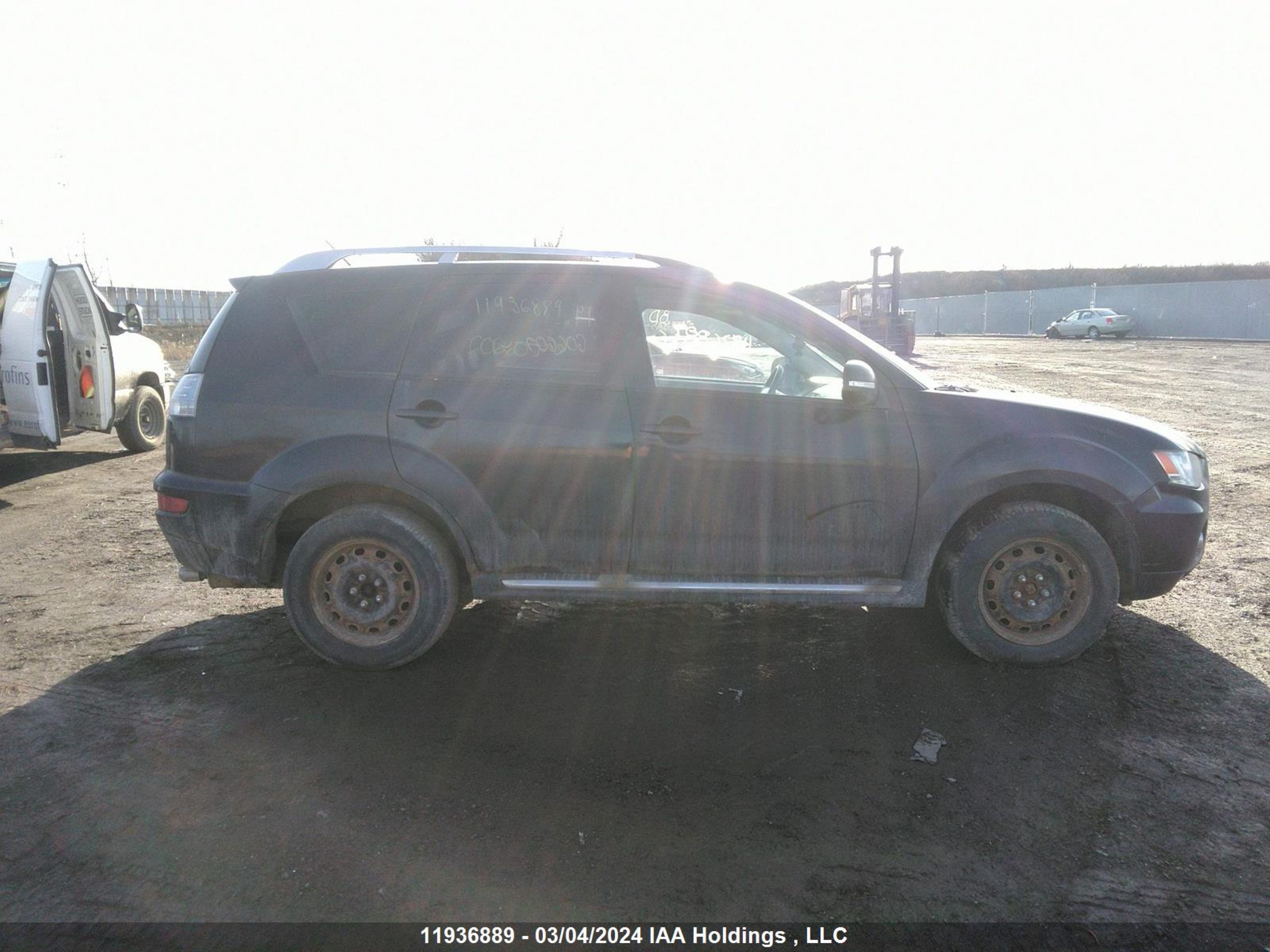 Photo 13 VIN: JA4JT5AX4AZ606607 - MITSUBISHI OUTLANDER 