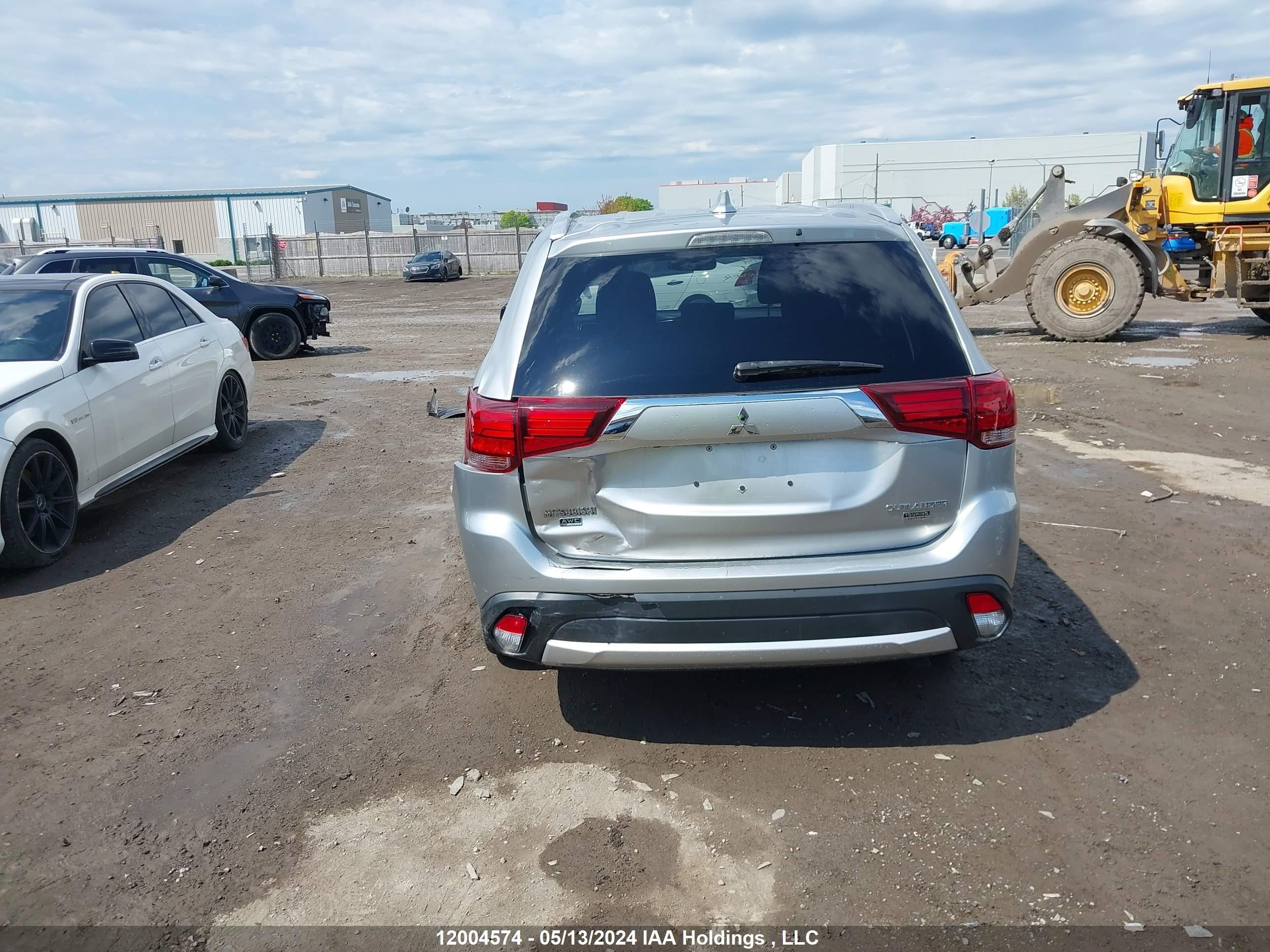 Photo 15 VIN: JA4JZ3AX1JZ609516 - MITSUBISHI OUTLANDER 