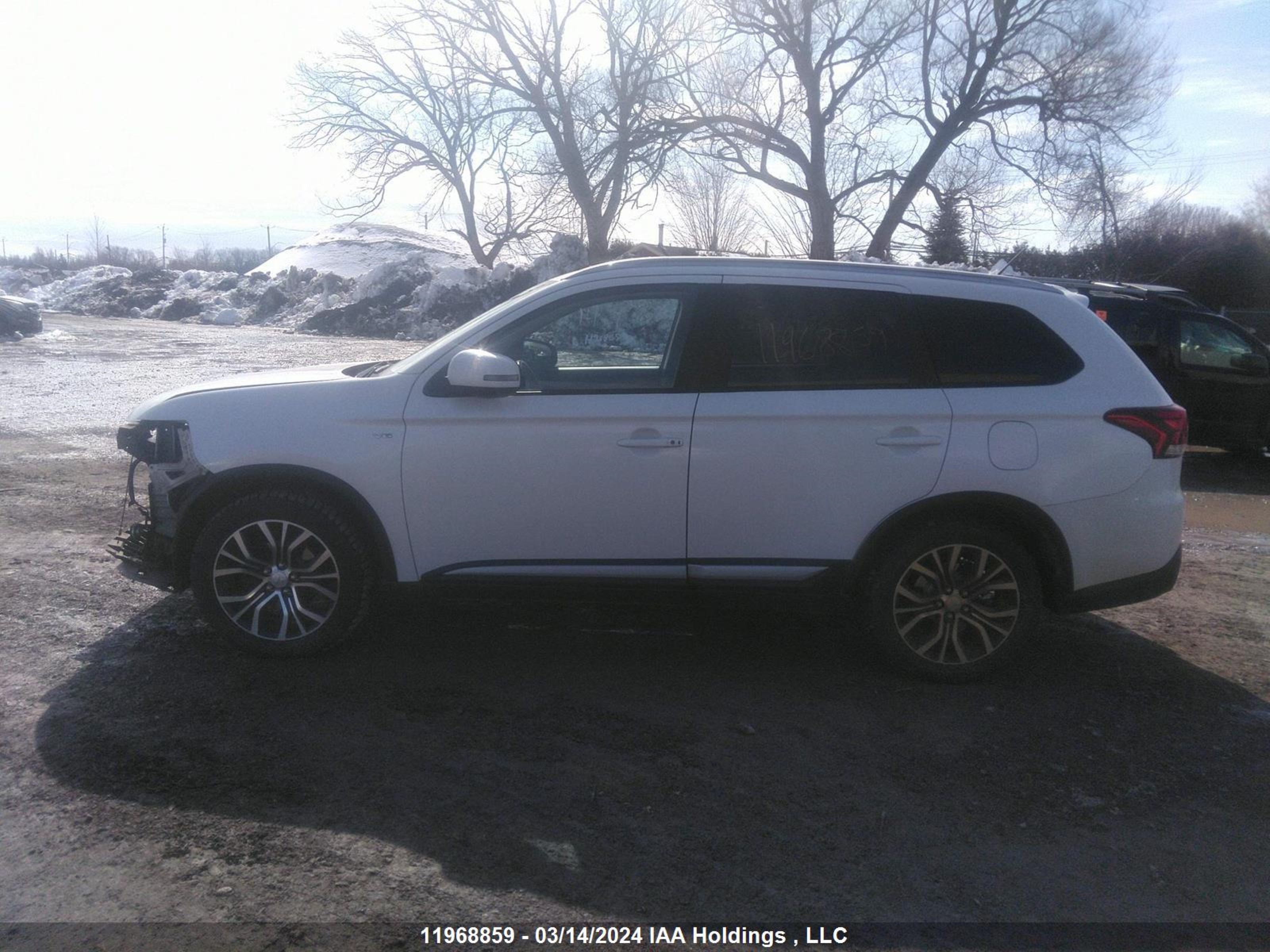 Photo 13 VIN: JA4JZ3AX5GZ602111 - MITSUBISHI OUTLANDER 