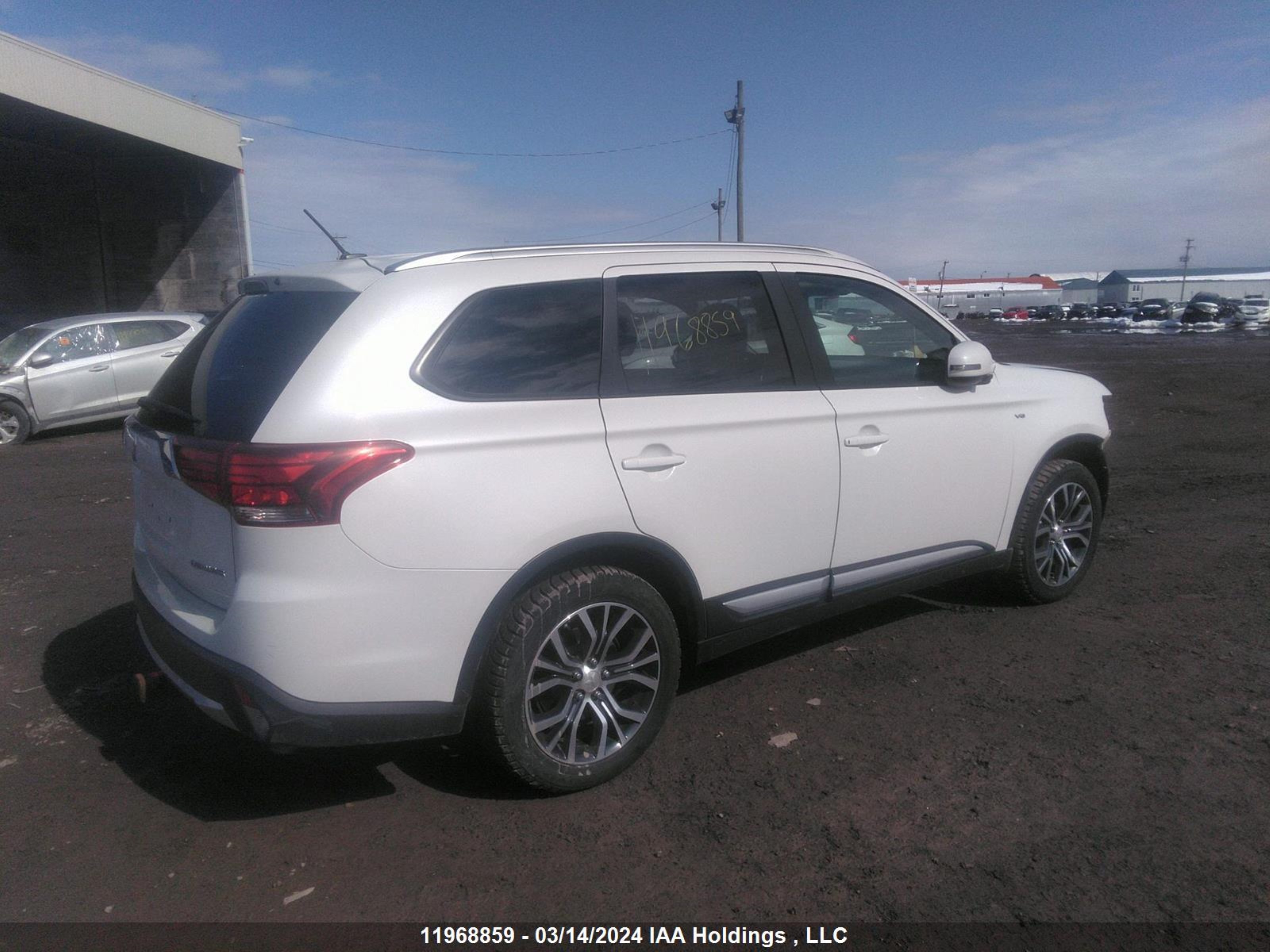 Photo 3 VIN: JA4JZ3AX5GZ602111 - MITSUBISHI OUTLANDER 