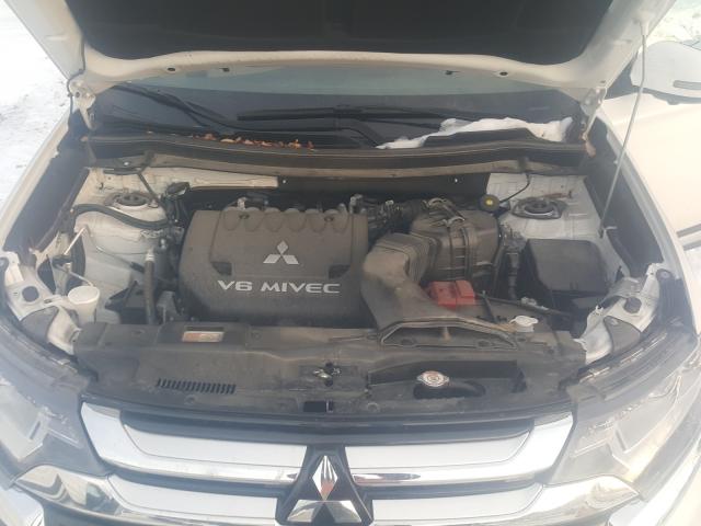 Photo 6 VIN: JA4JZ4AX0JZ022052 - MITSUBISHI OUTLANDER 