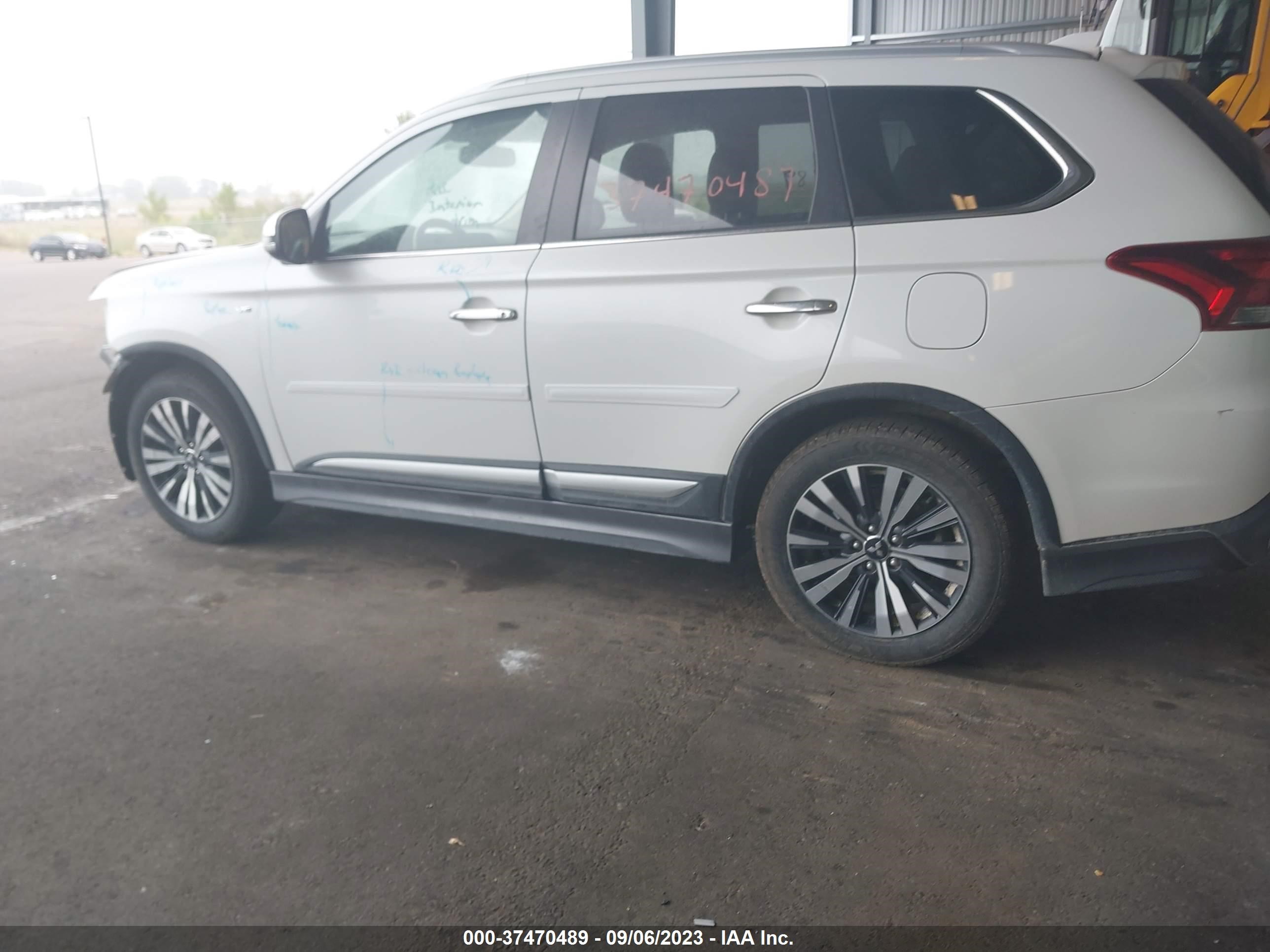 Photo 13 VIN: JA4JZ4AX1KZ010607 - MITSUBISHI OUTLANDER 