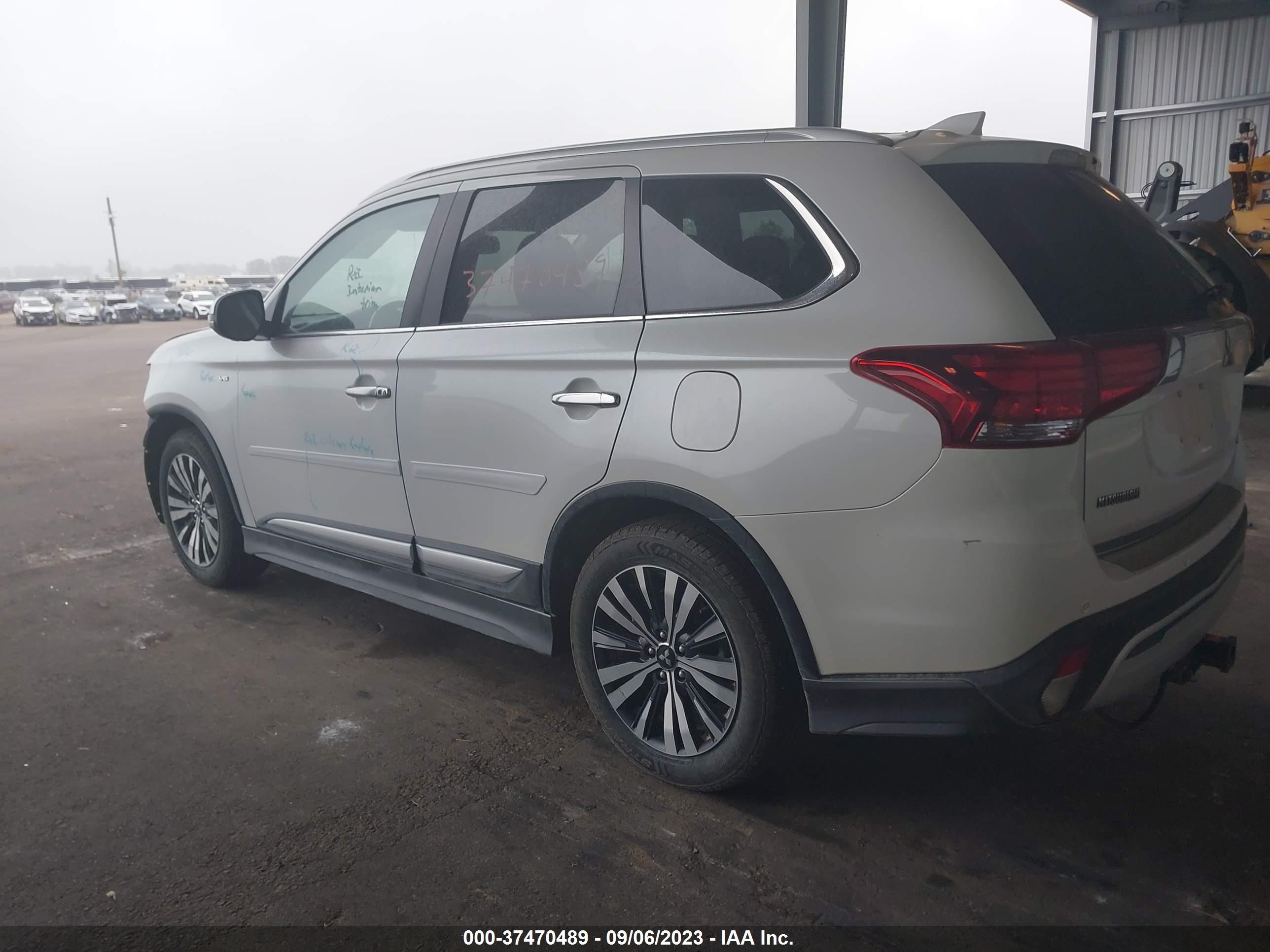 Photo 2 VIN: JA4JZ4AX1KZ010607 - MITSUBISHI OUTLANDER 