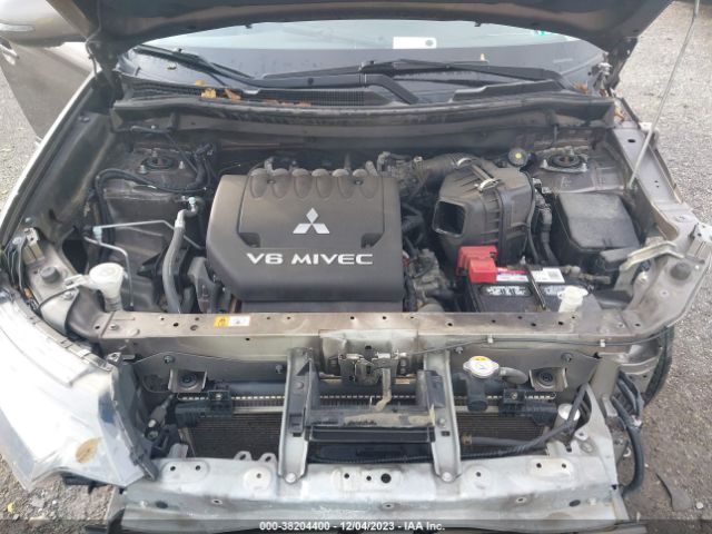 Photo 9 VIN: JA4JZ4AX2GZ024717 - MITSUBISHI OUTLANDER 