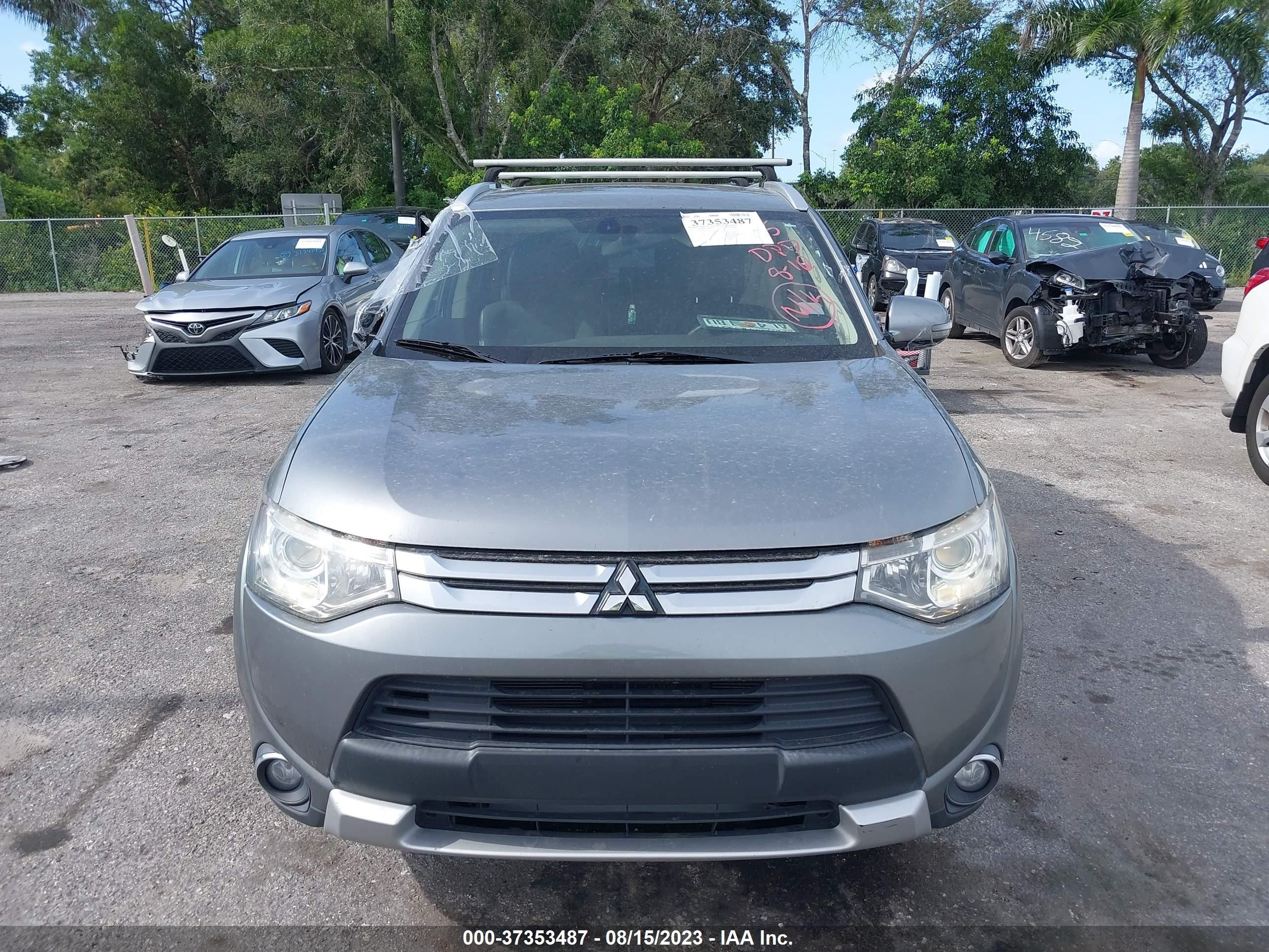 Photo 12 VIN: JA4JZ4AX9FZ011185 - MITSUBISHI OUTLANDER 