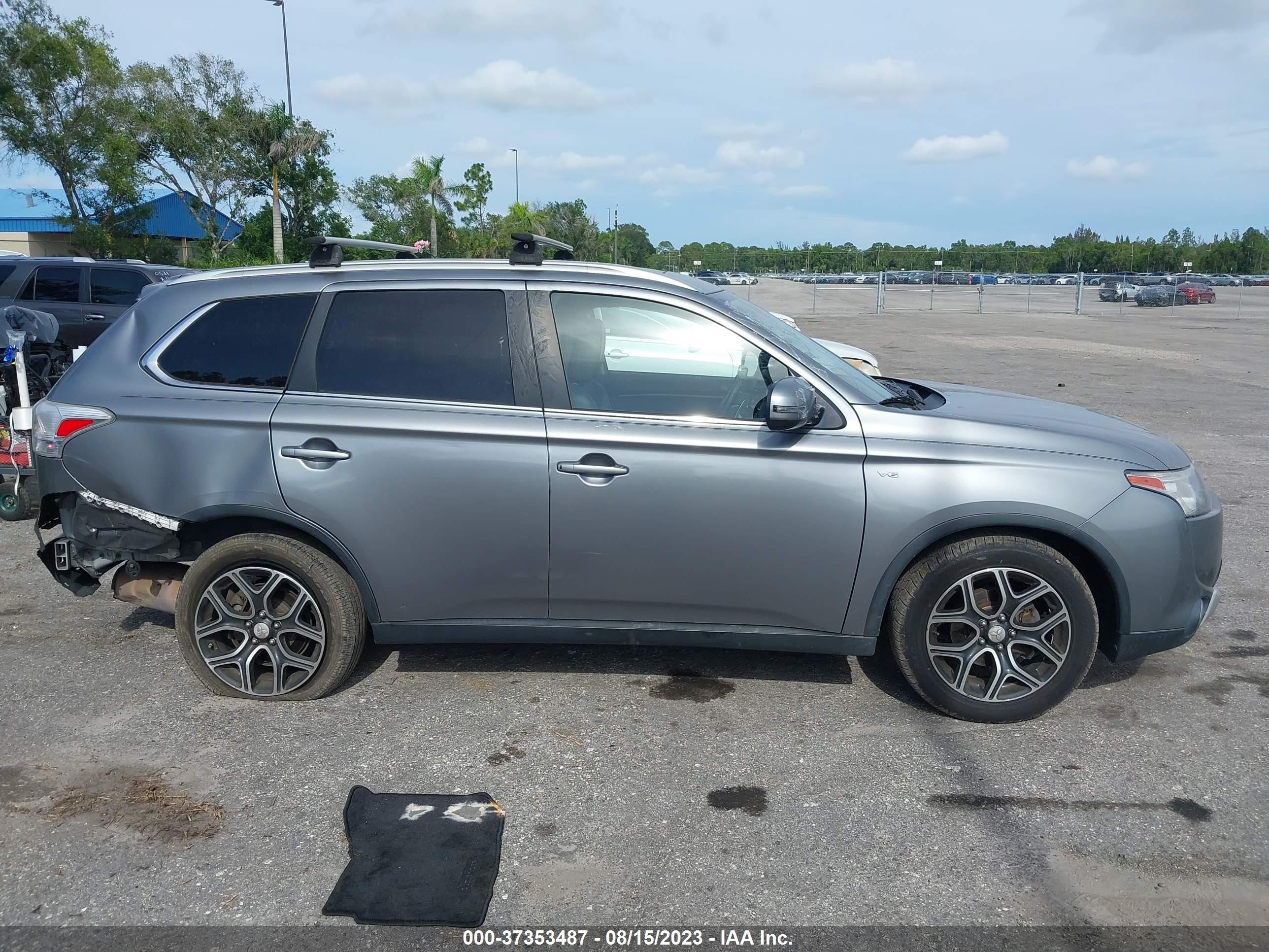 Photo 13 VIN: JA4JZ4AX9FZ011185 - MITSUBISHI OUTLANDER 