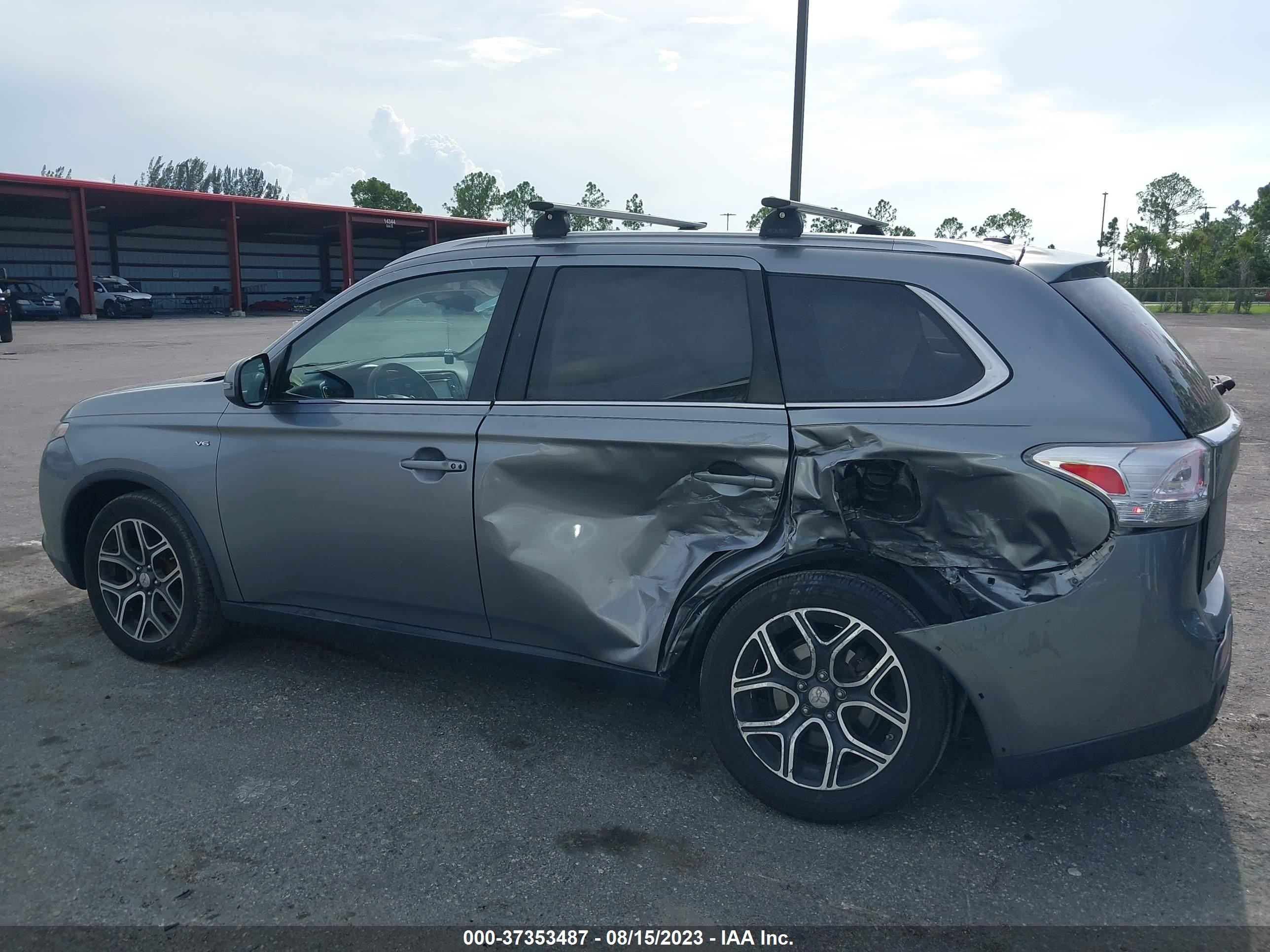 Photo 14 VIN: JA4JZ4AX9FZ011185 - MITSUBISHI OUTLANDER 