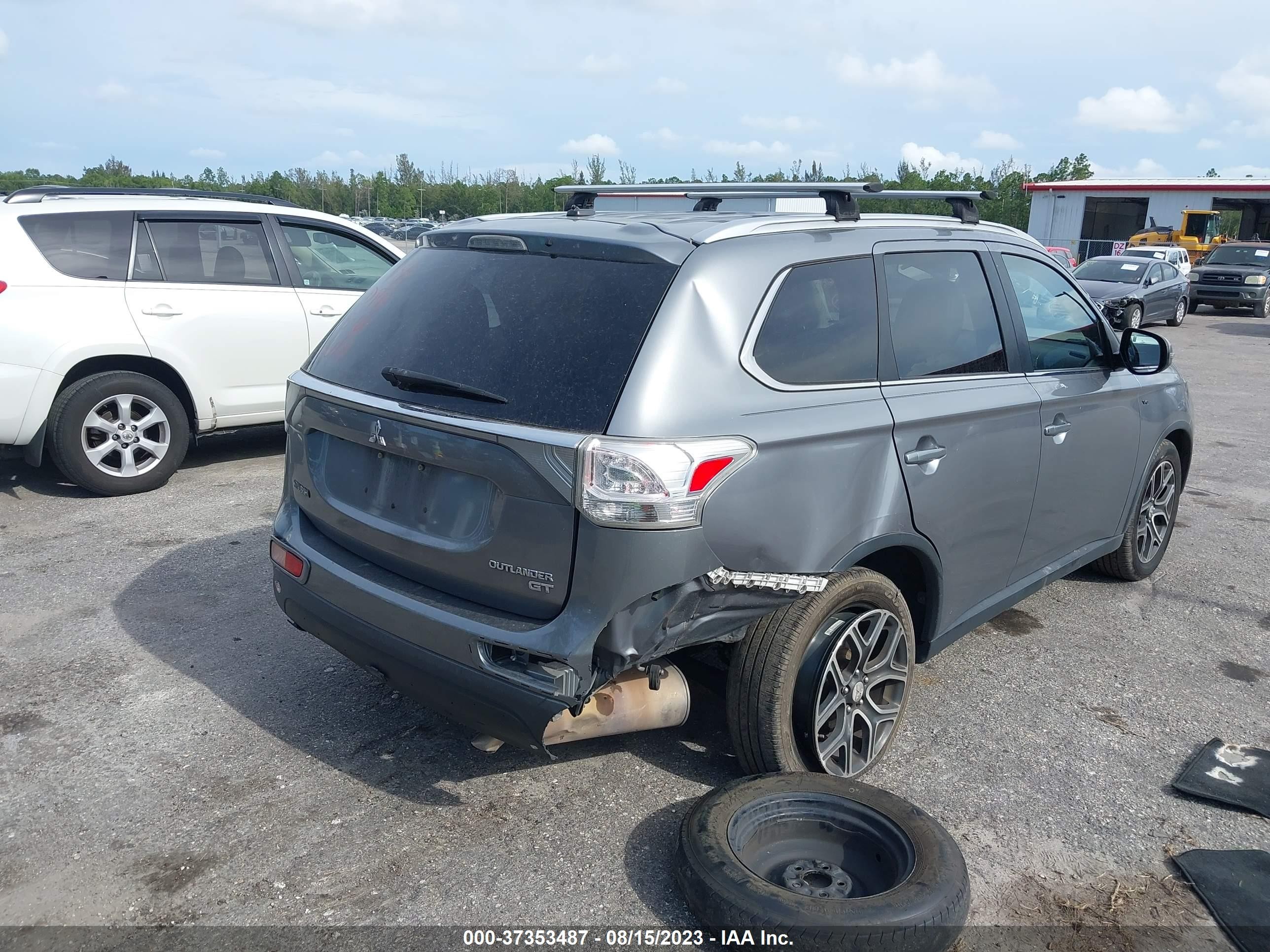 Photo 3 VIN: JA4JZ4AX9FZ011185 - MITSUBISHI OUTLANDER 