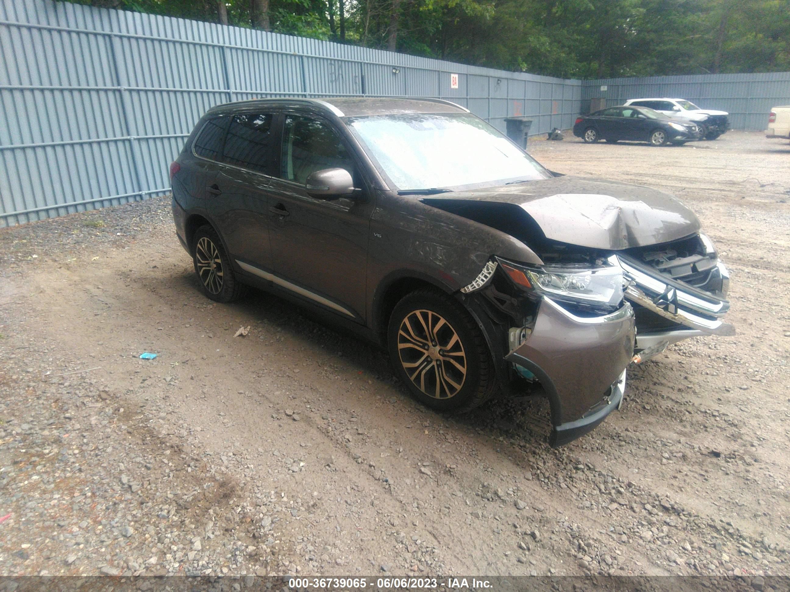 Photo 0 VIN: JA4JZ4AX9JZ000423 - MITSUBISHI OUTLANDER 