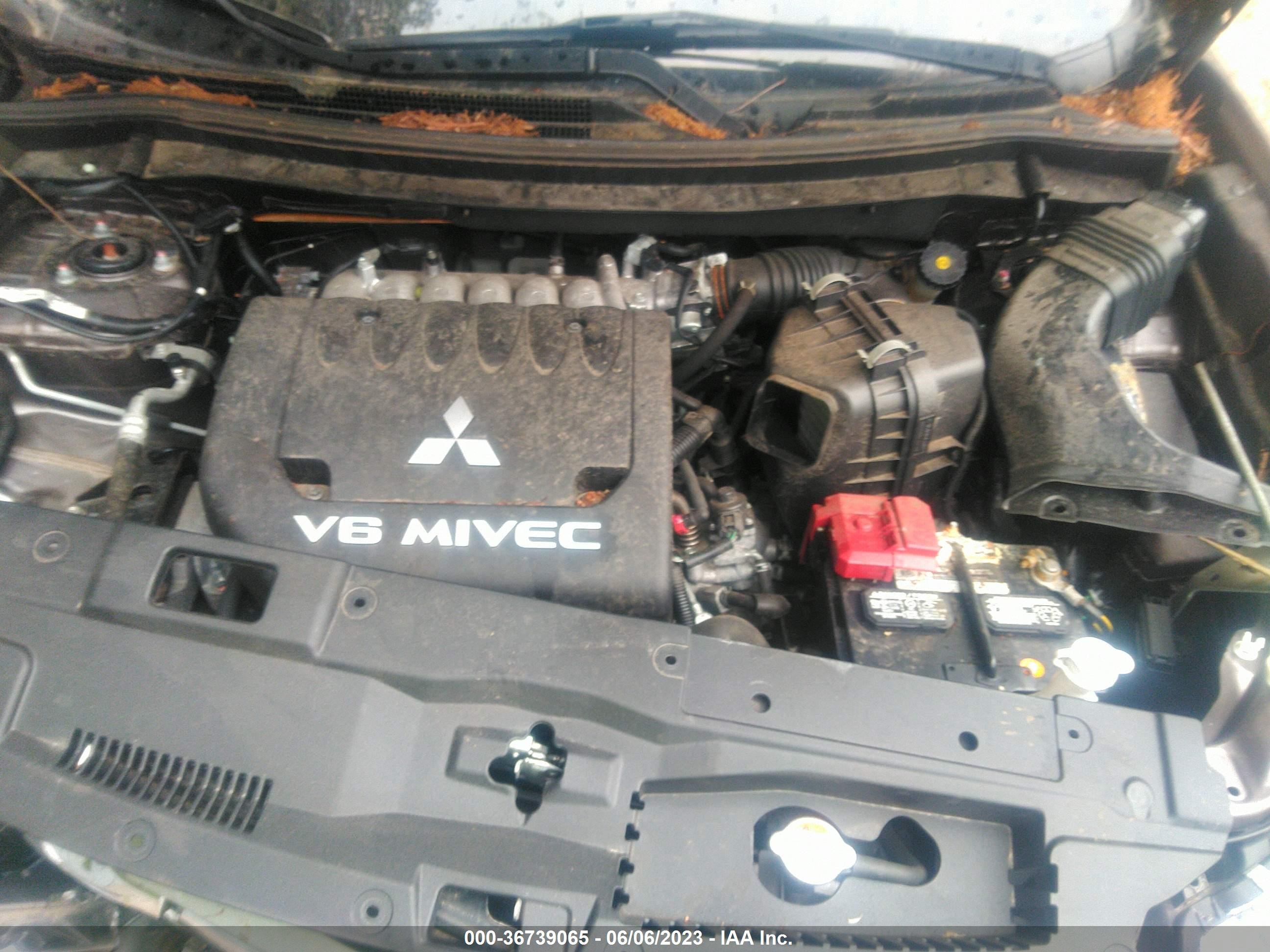 Photo 9 VIN: JA4JZ4AX9JZ000423 - MITSUBISHI OUTLANDER 