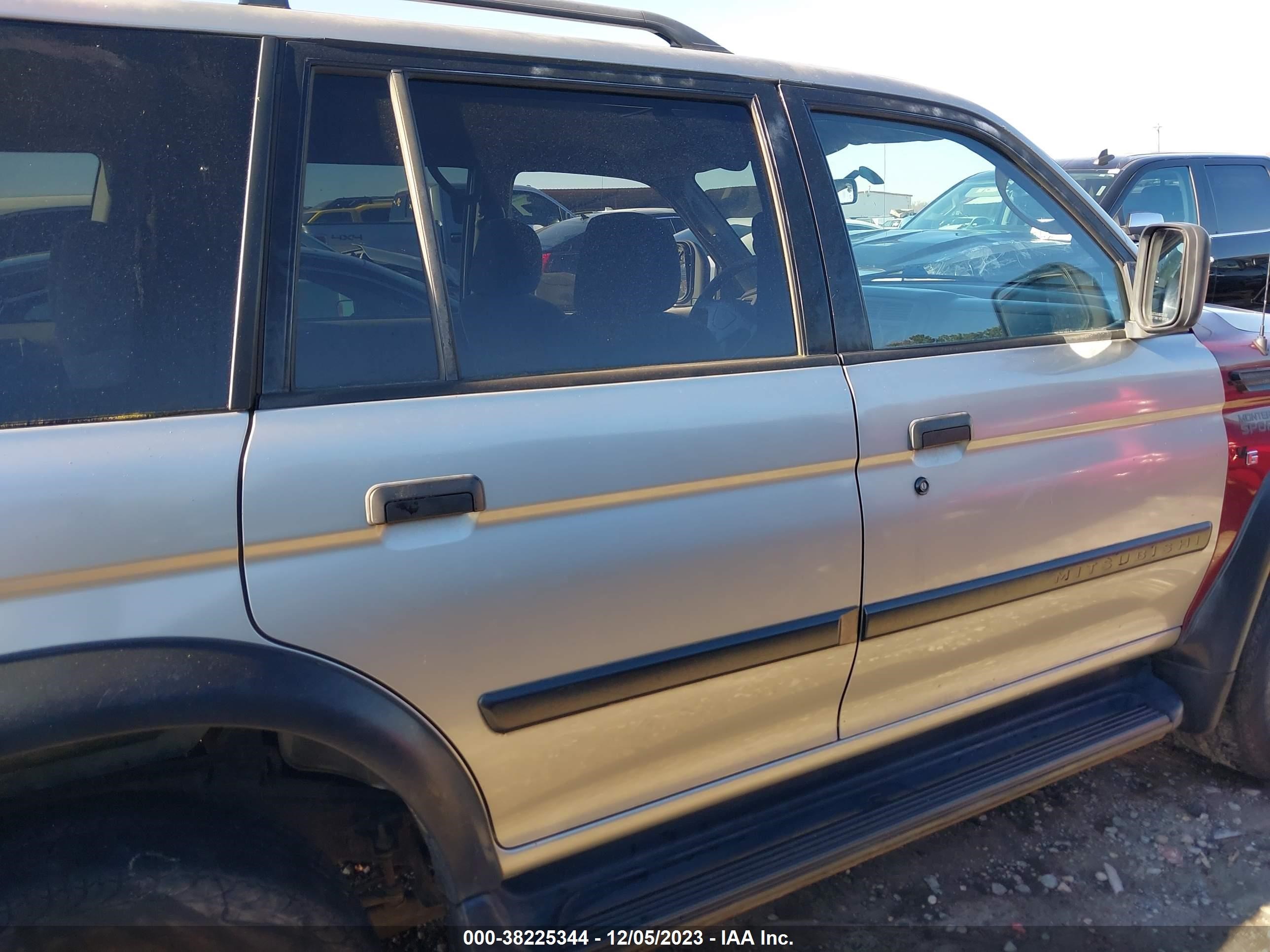 Photo 12 VIN: JA4LS21H31P026196 - MITSUBISHI MONTERO SPORT 