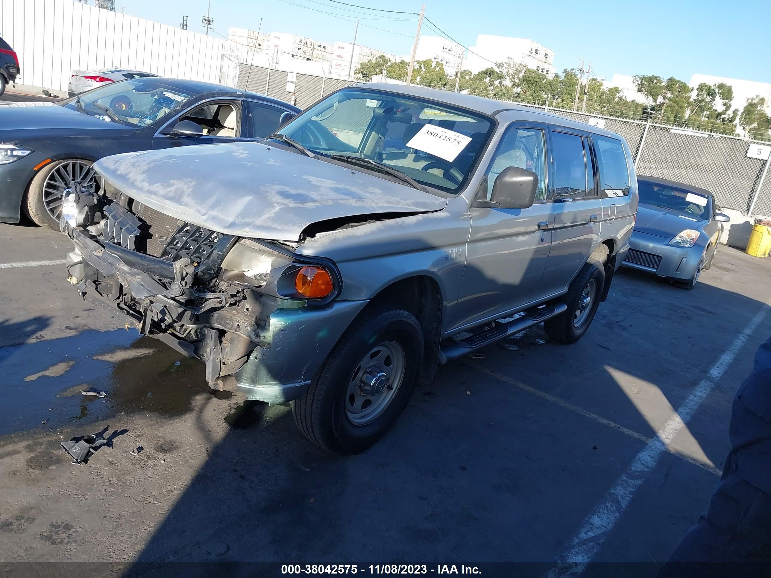 Photo 1 VIN: JA4LS21H3YP035748 - MITSUBISHI MONTERO SPORT 