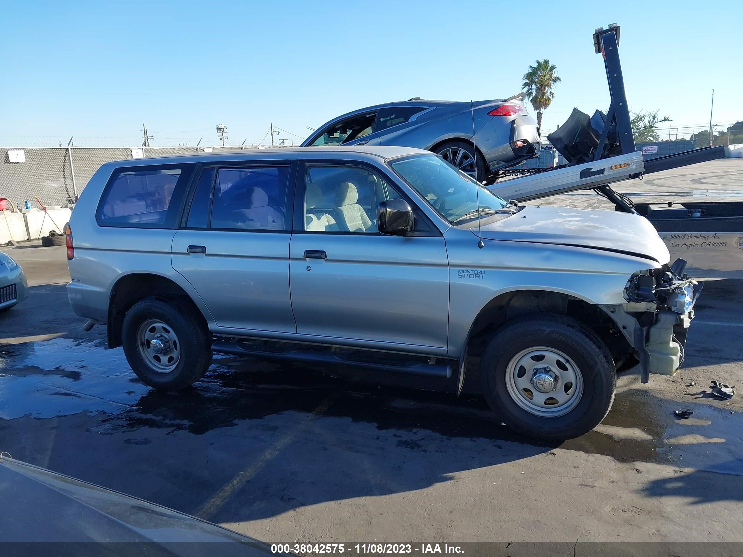 Photo 12 VIN: JA4LS21H3YP035748 - MITSUBISHI MONTERO SPORT 