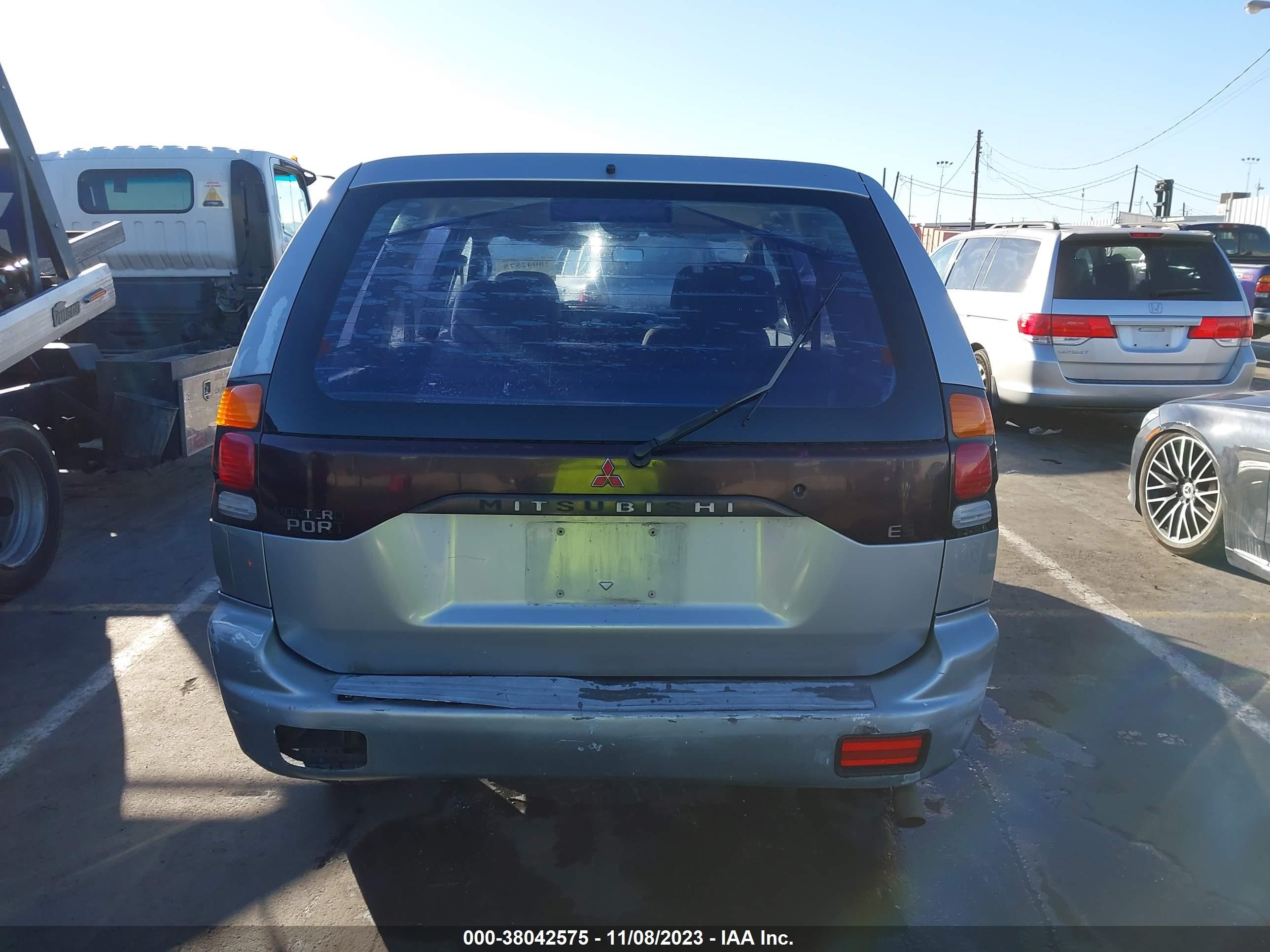 Photo 15 VIN: JA4LS21H3YP035748 - MITSUBISHI MONTERO SPORT 