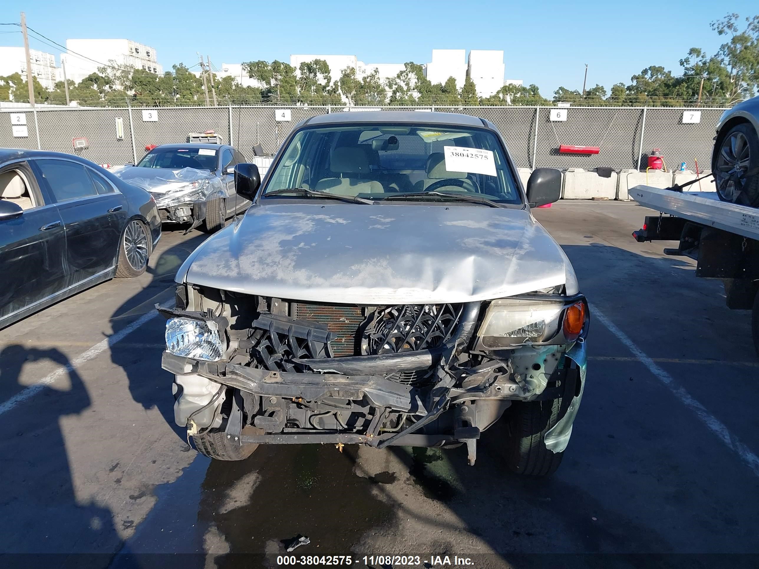 Photo 5 VIN: JA4LS21H3YP035748 - MITSUBISHI MONTERO SPORT 