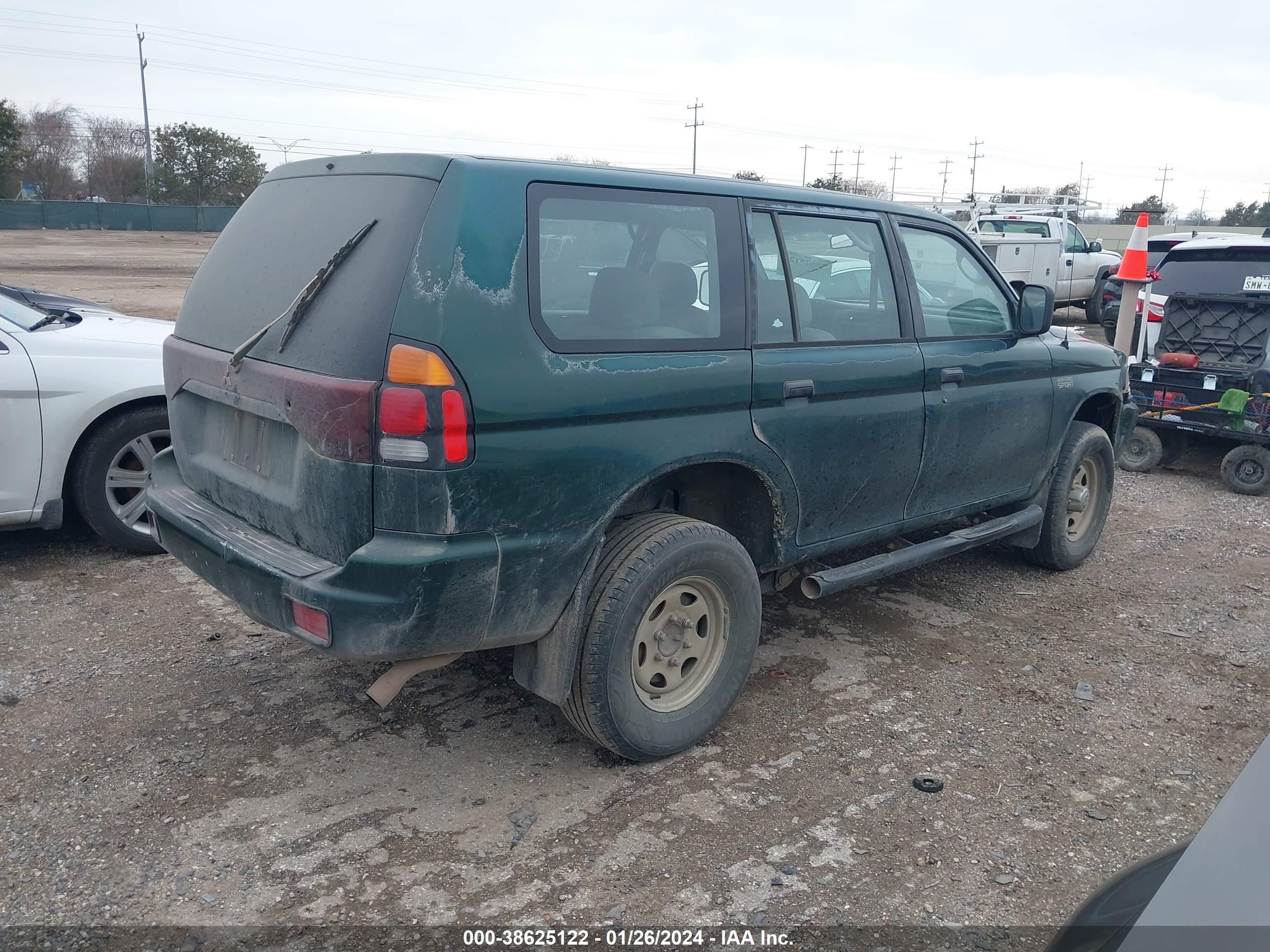 Photo 3 VIN: JA4LS21H9YP047841 - MITSUBISHI MONTERO SPORT 