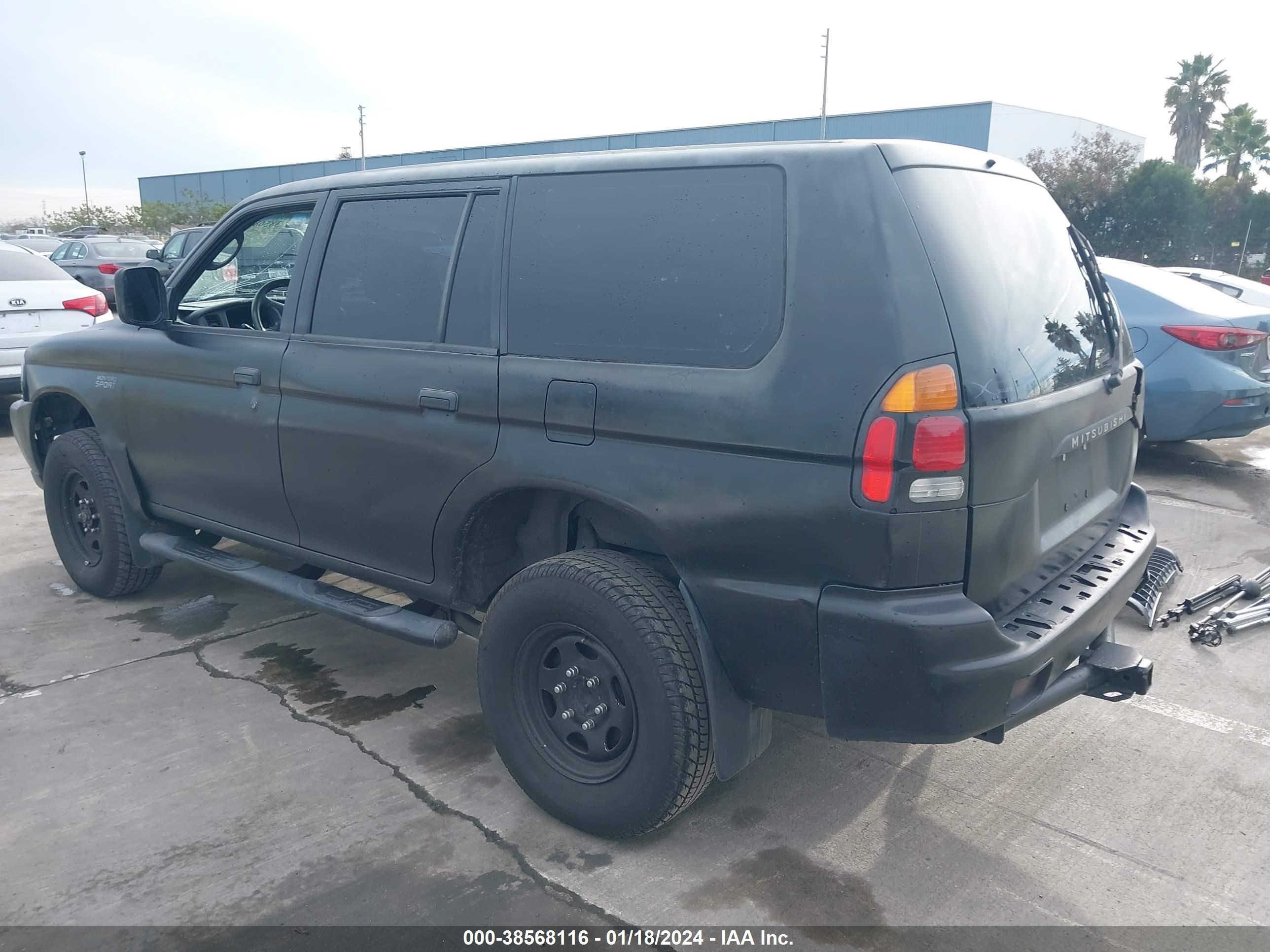 Photo 2 VIN: JA4LS21HXYP812734 - MITSUBISHI MONTERO SPORT 