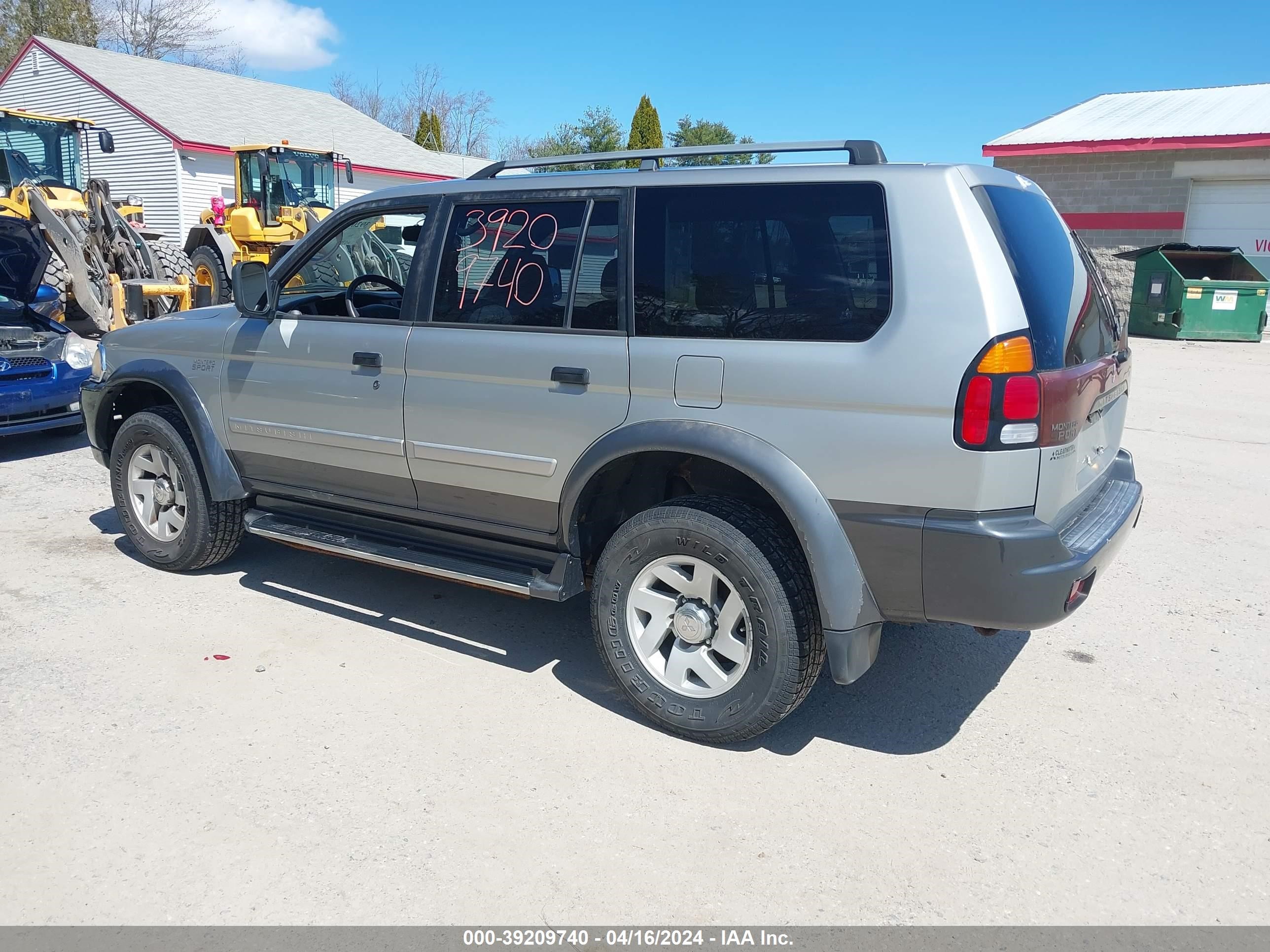 Photo 2 VIN: JA4LS31H01P032902 - MITSUBISHI MONTERO SPORT 