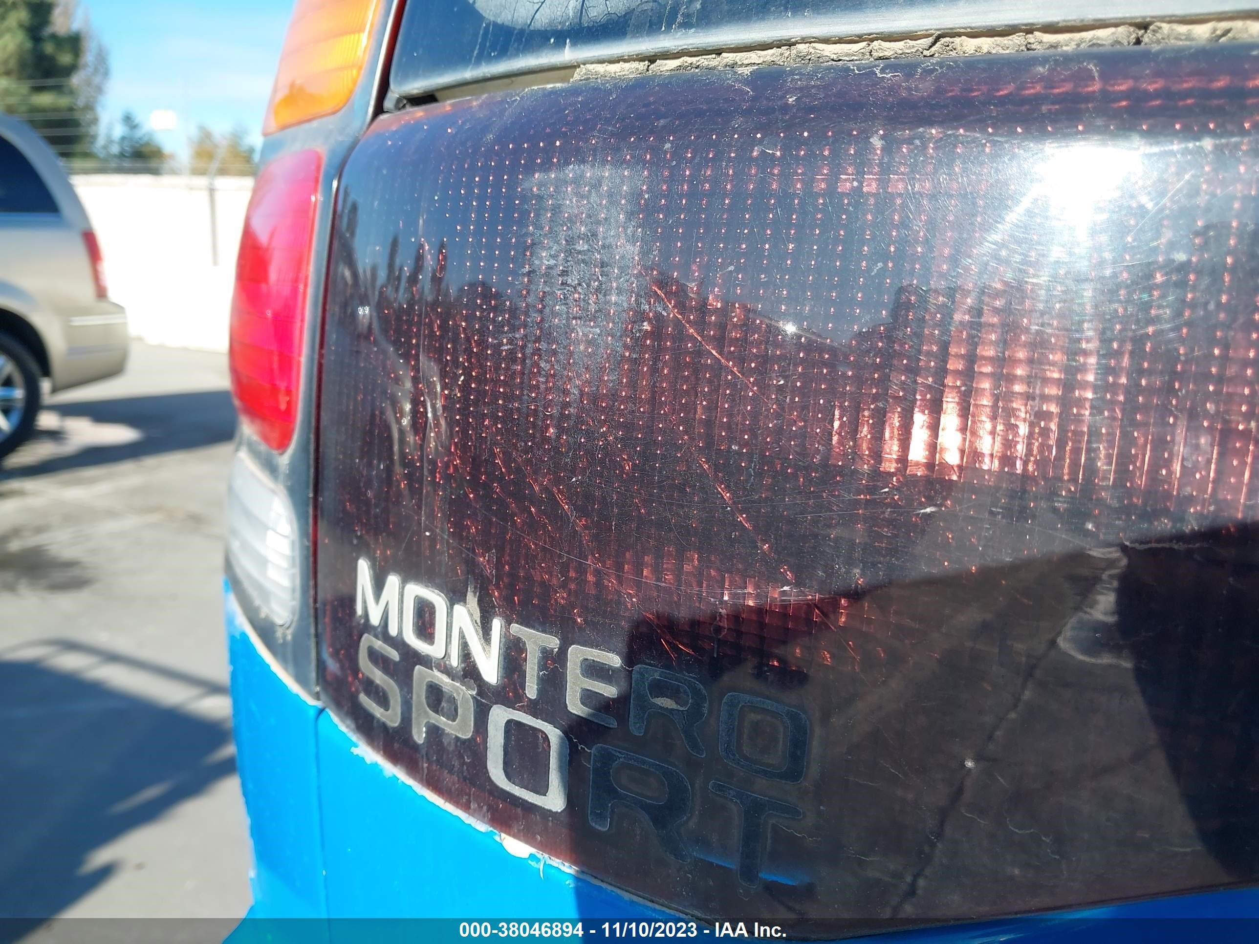 Photo 5 VIN: JA4LS31H0YP026172 - MITSUBISHI MONTERO SPORT 