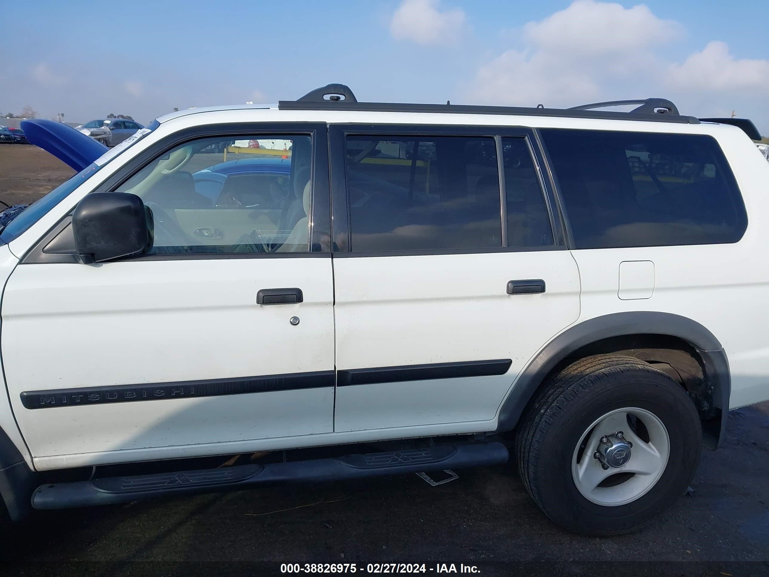 Photo 14 VIN: JA4LS31H2YP020907 - MITSUBISHI MONTERO SPORT 