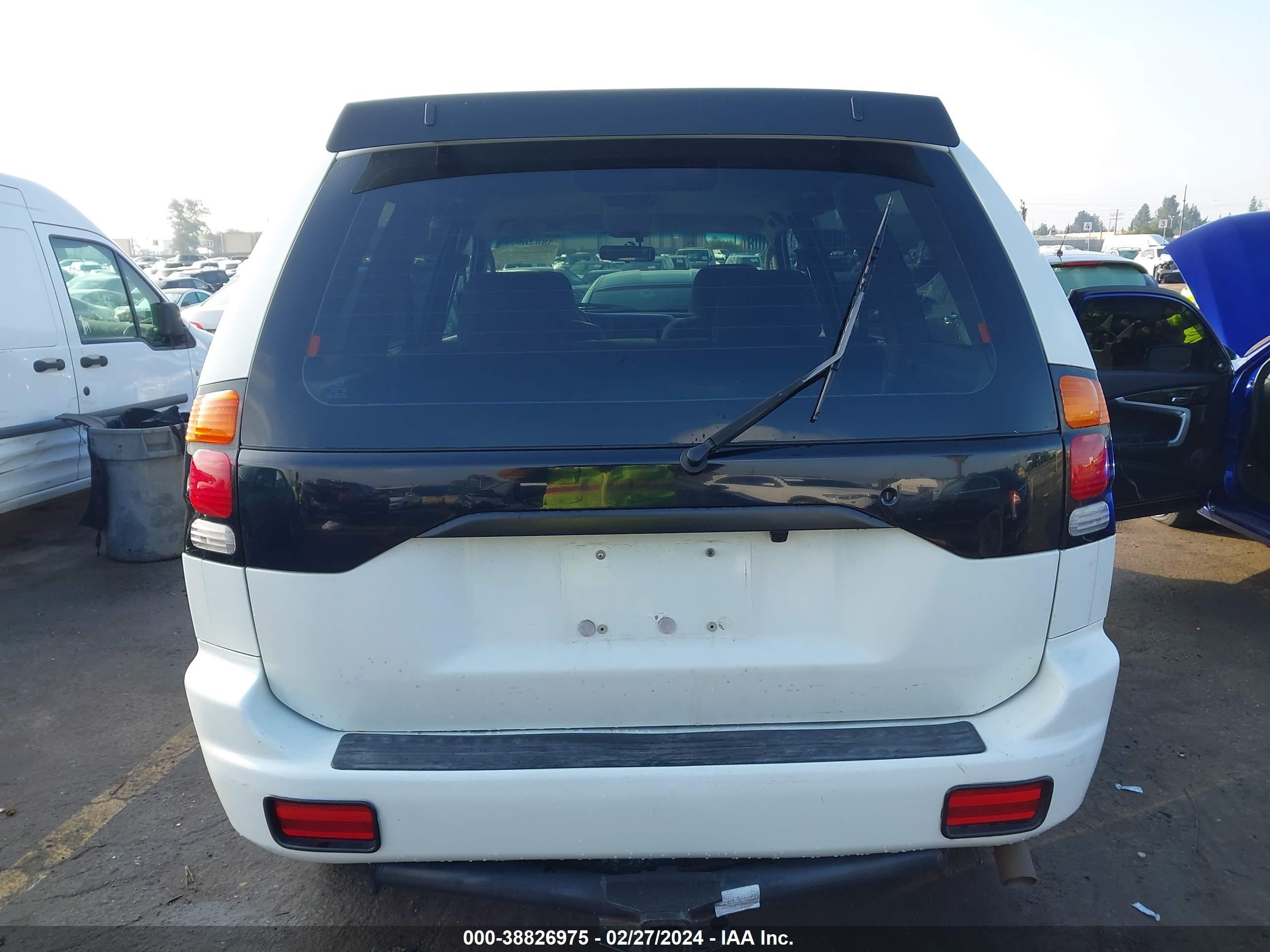 Photo 16 VIN: JA4LS31H2YP020907 - MITSUBISHI MONTERO SPORT 