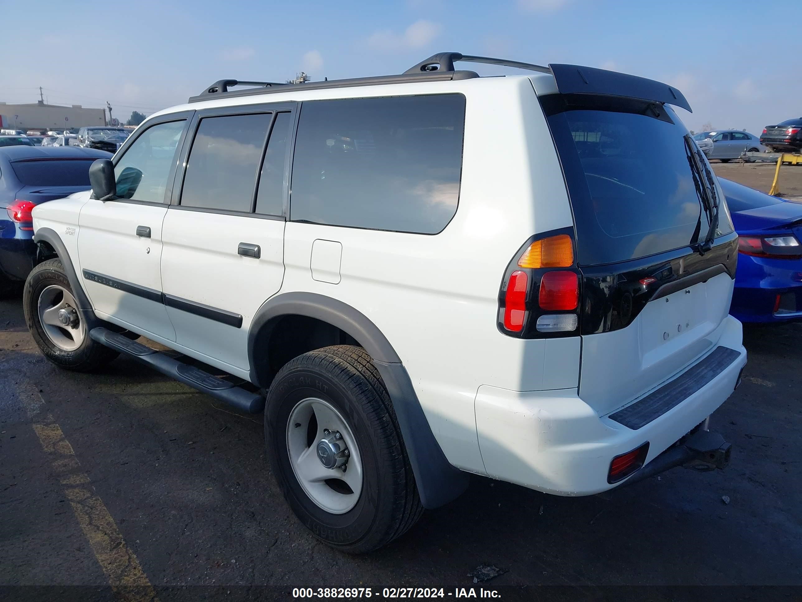 Photo 2 VIN: JA4LS31H2YP020907 - MITSUBISHI MONTERO SPORT 