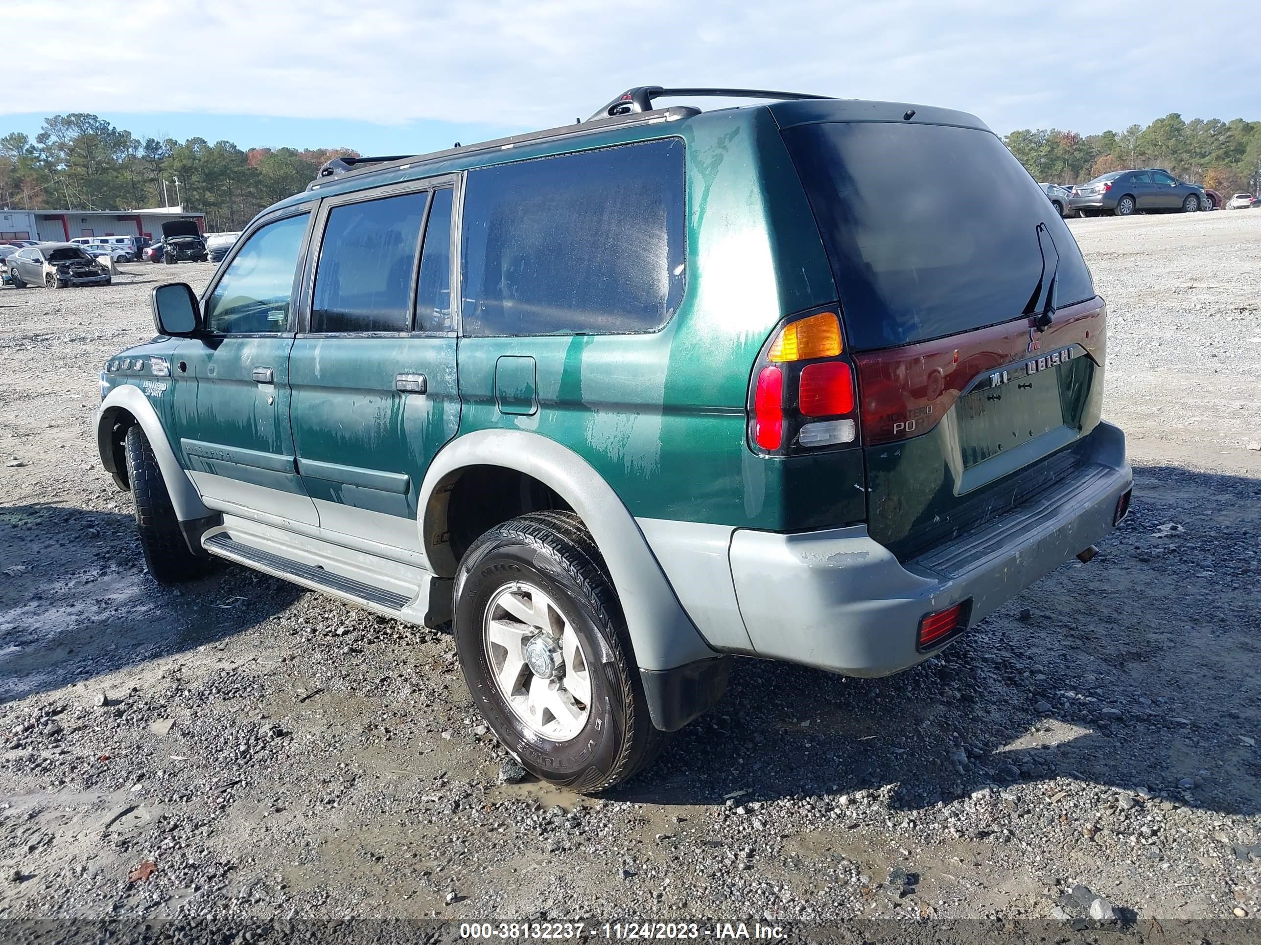 Photo 2 VIN: JA4LS31H6YP015922 - MITSUBISHI MONTERO SPORT 