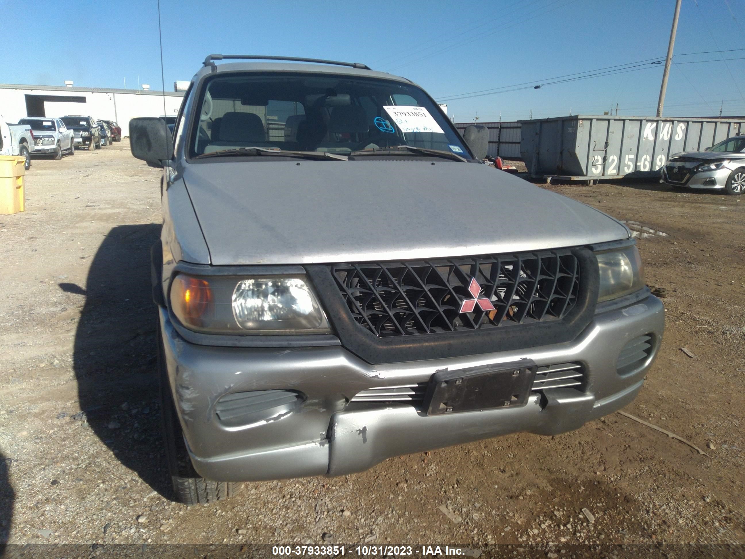 Photo 5 VIN: JA4LS31H6YP062660 - MITSUBISHI MONTERO SPORT 