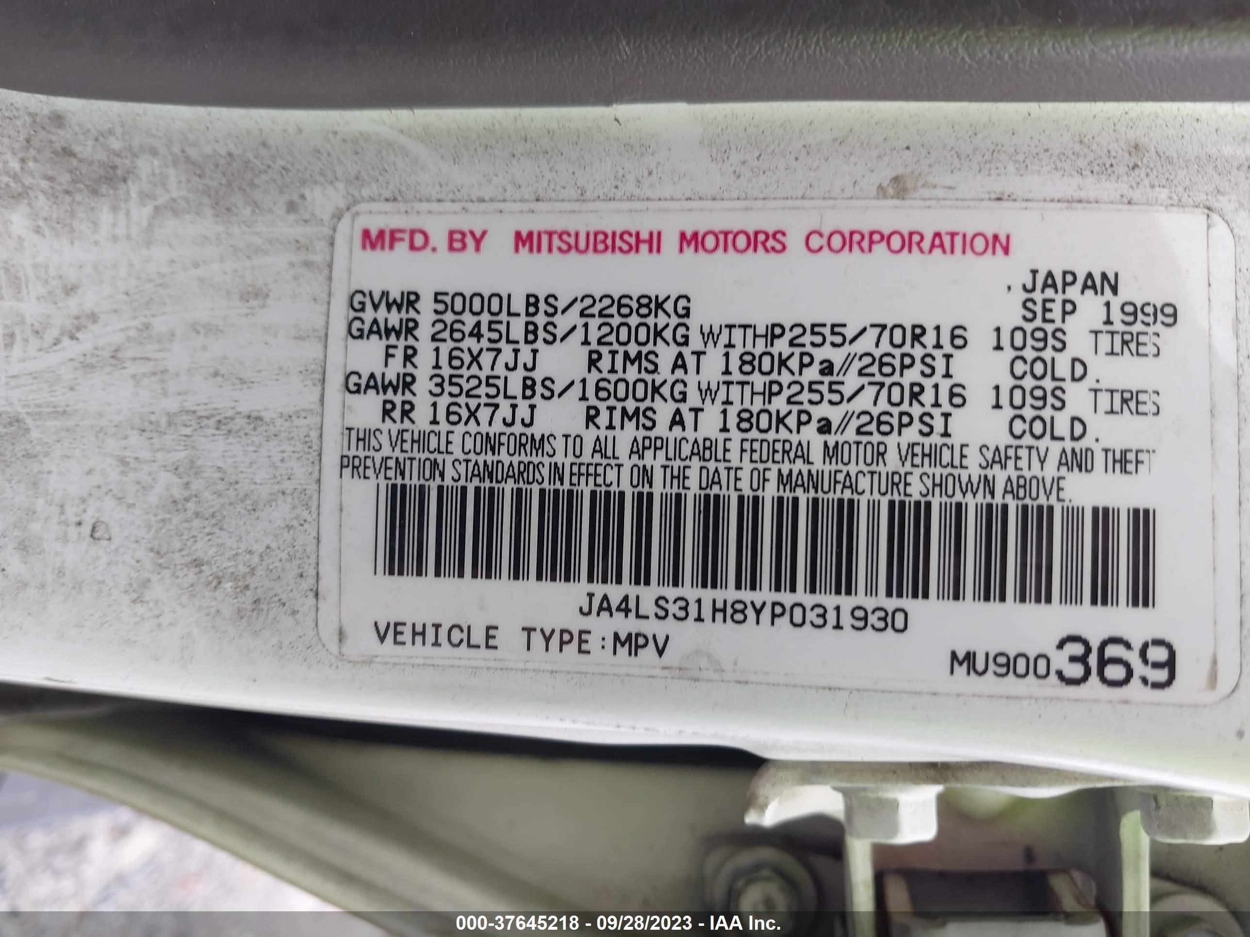 Photo 8 VIN: JA4LS31H8YP031930 - MITSUBISHI MONTERO SPORT 