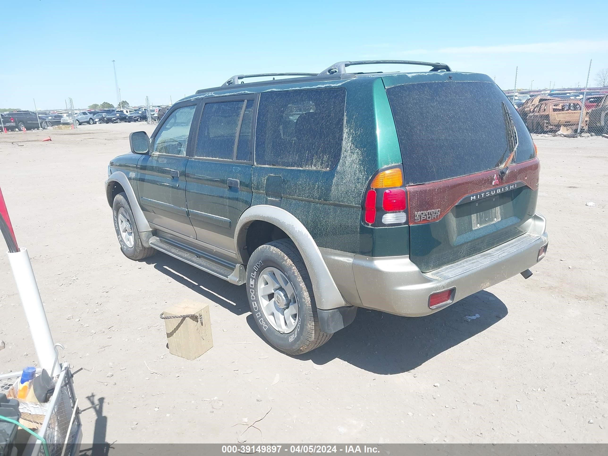 Photo 2 VIN: JA4LS31H9YP815470 - MITSUBISHI MONTERO SPORT 