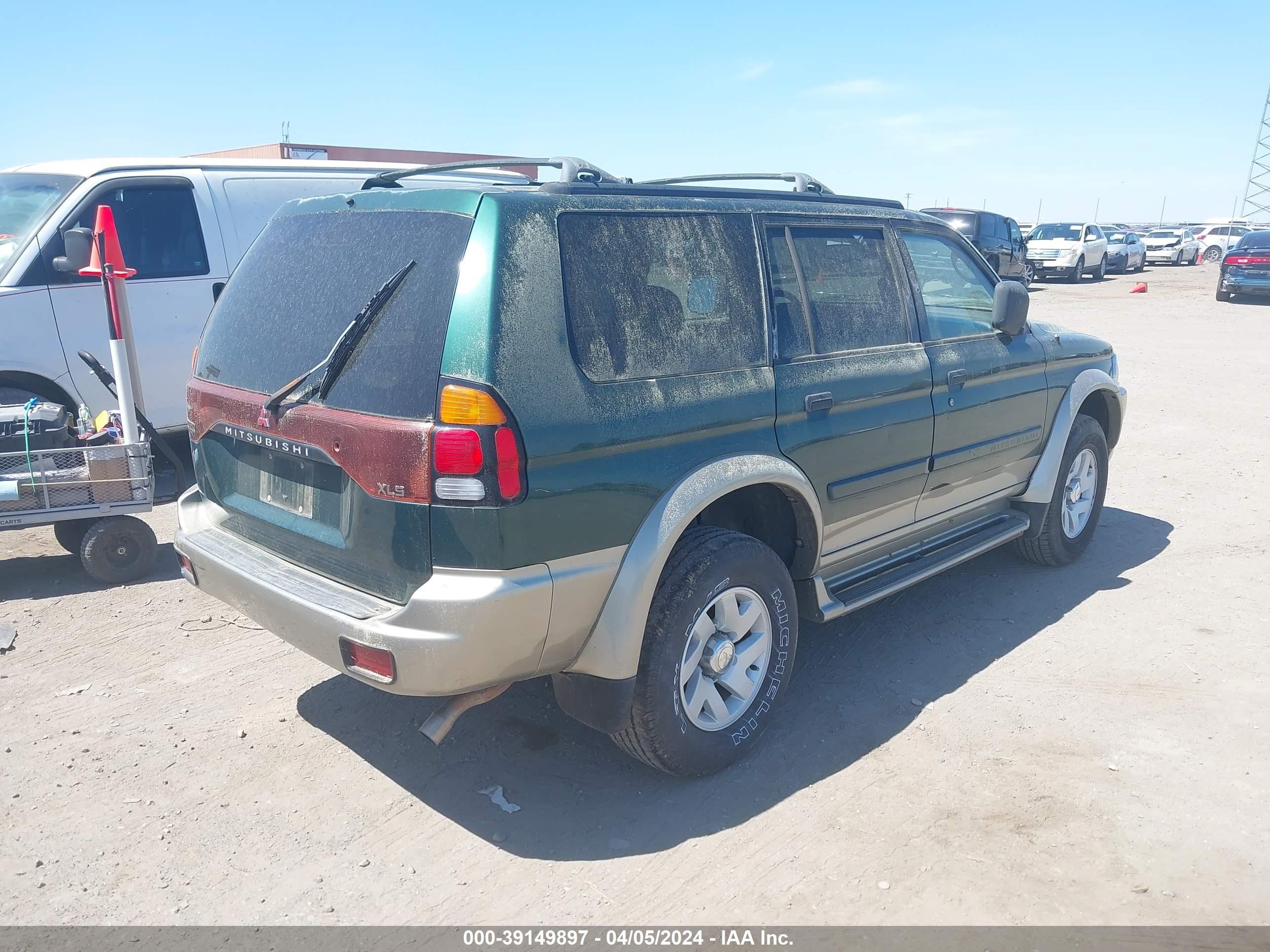 Photo 3 VIN: JA4LS31H9YP815470 - MITSUBISHI MONTERO SPORT 