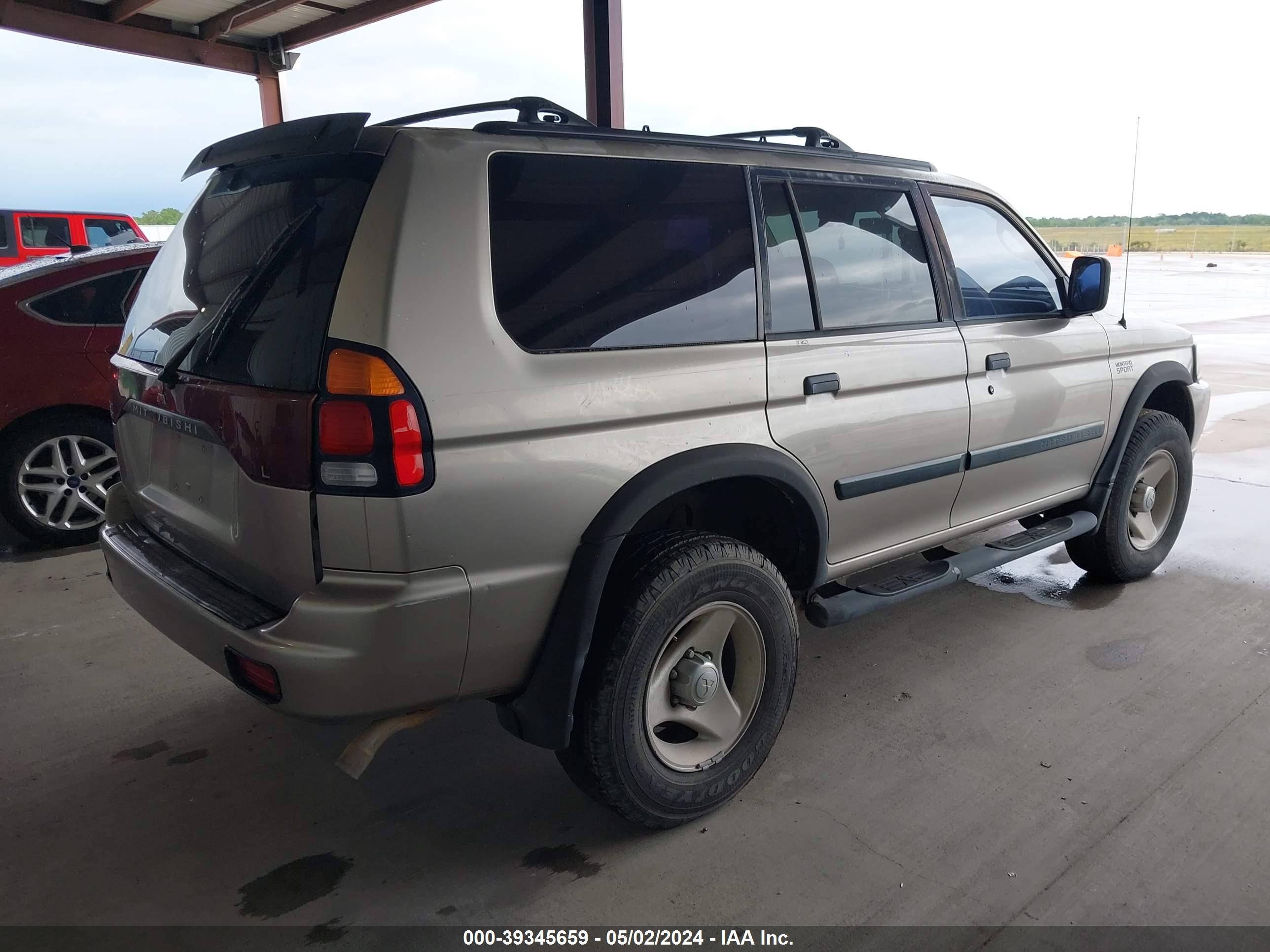 Photo 3 VIN: JA4LS31HXYP800718 - MITSUBISHI MONTERO SPORT 